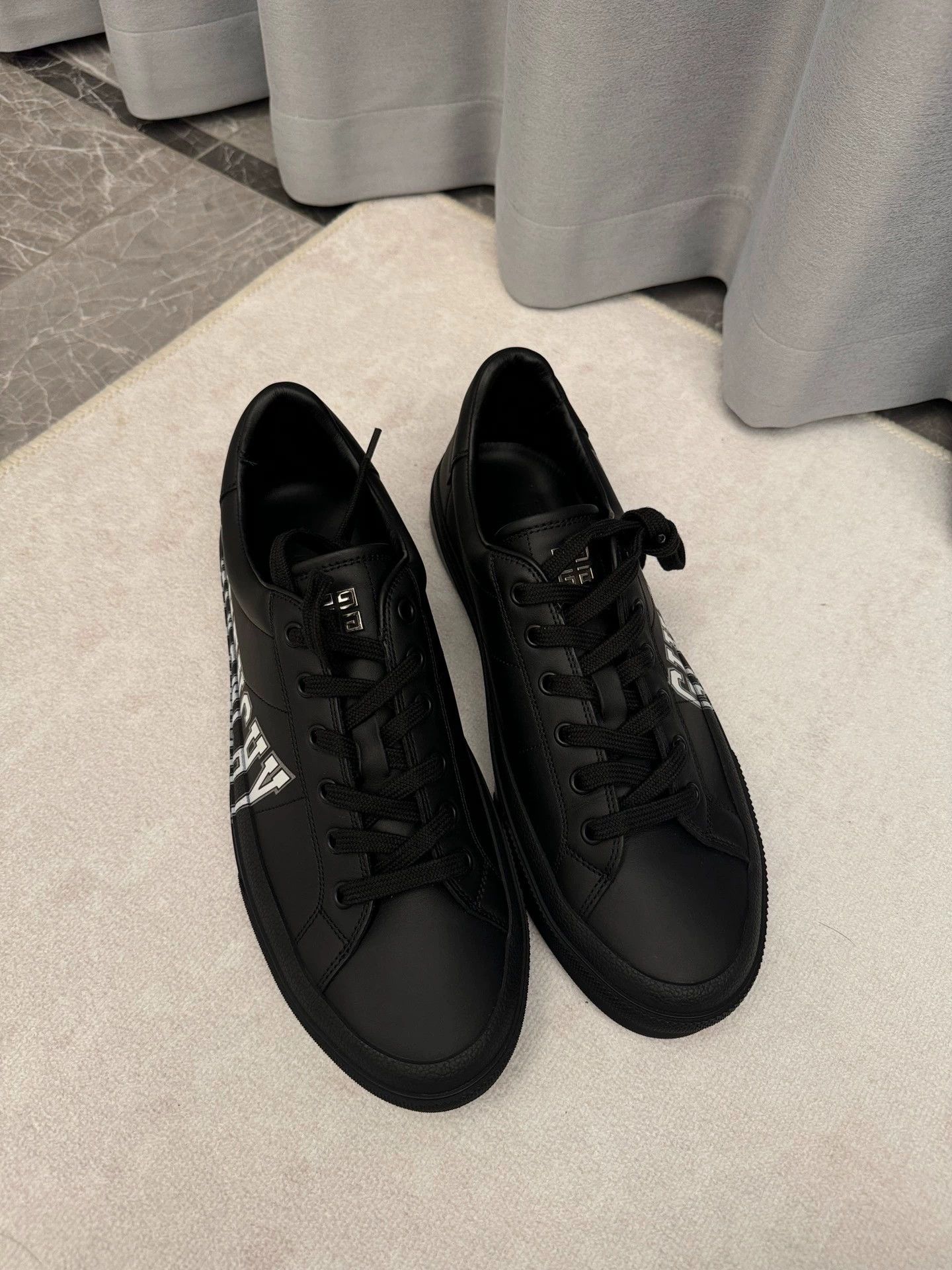 Givenchy Givenchy Court Sneakers Black Size 42 Near New Size US 9 / EU 42 - 9 Thumbnail