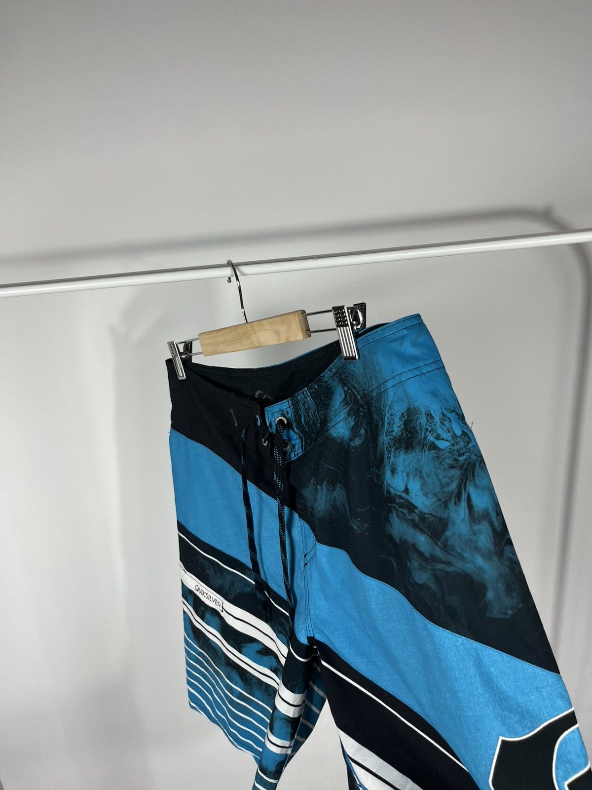 Quiksilver Quiksilver Board Shorts Blue Black Striped Surf Swim Trunks Size US 34 / EU 50 - 7 Thumbnail