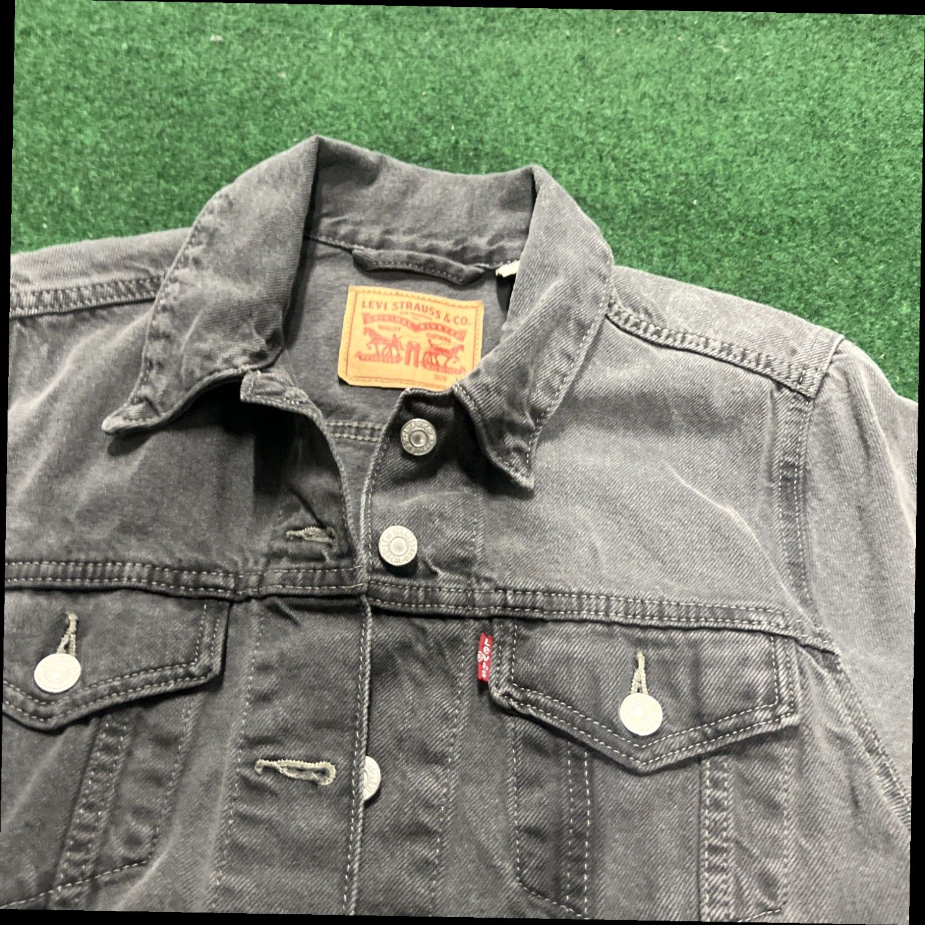 Levi's Levi's Women's Size XL Black Trucker Denim Jean Jacket Faded Washed Look Size 40" / US 18 - 5 Thumbnail