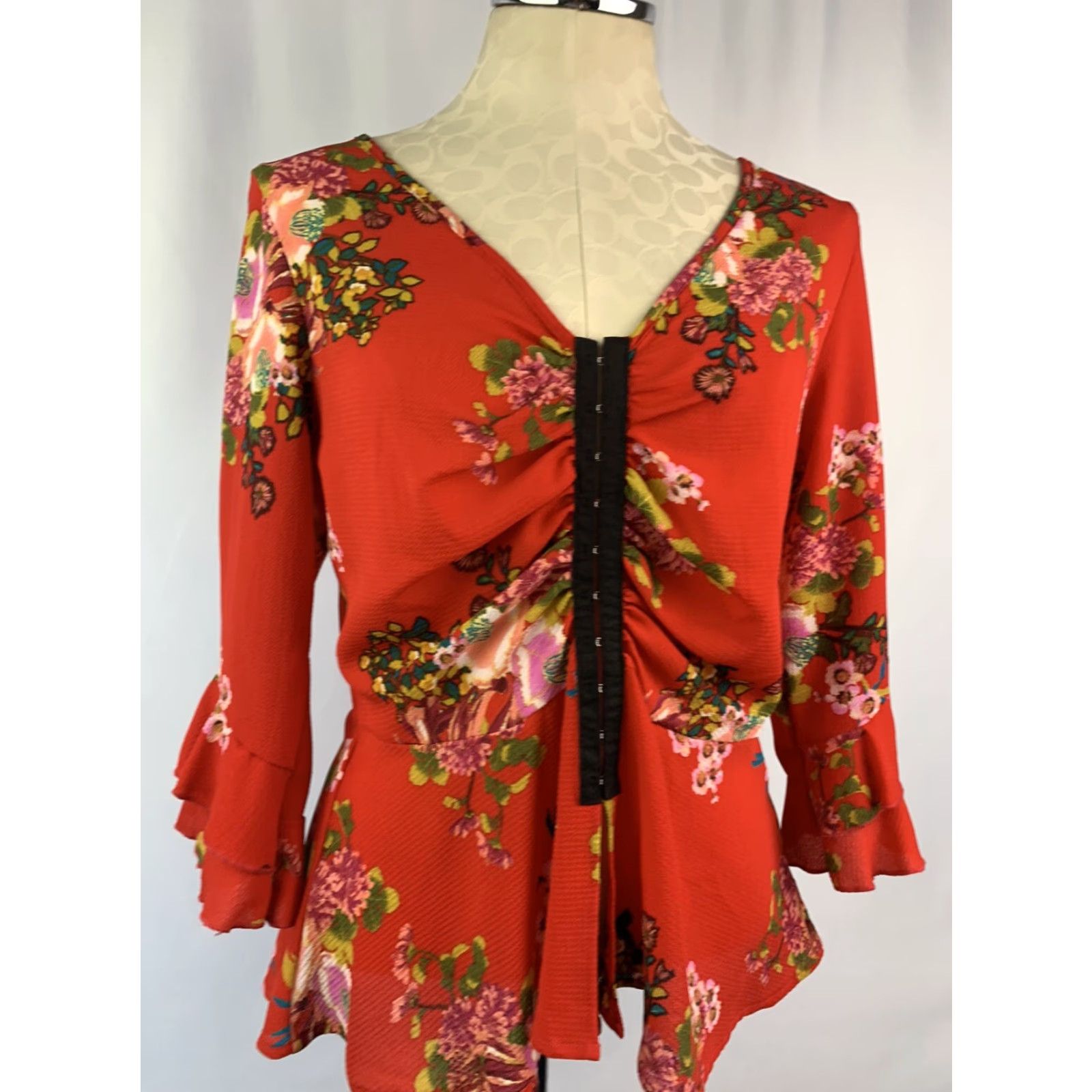 Vintage VINTAGE Front Blouse Junior Women's Red Floral Made in USA Medium Wishful Eye Hook Front Blouse Size M / US 6-8 / IT 42-44 - 3 Thumbnail