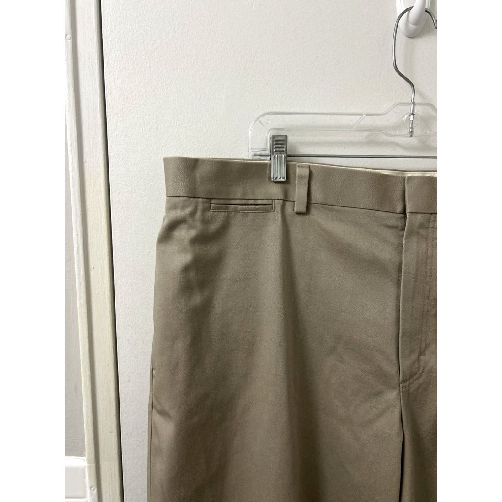 Vintage VINTAGE: No LLBean Pants Mens 42x31 Natural Fit Wrinkle Free Chino Khaki Trousers 262553 Size US 42 / EU 58 - 6 Thumbnail