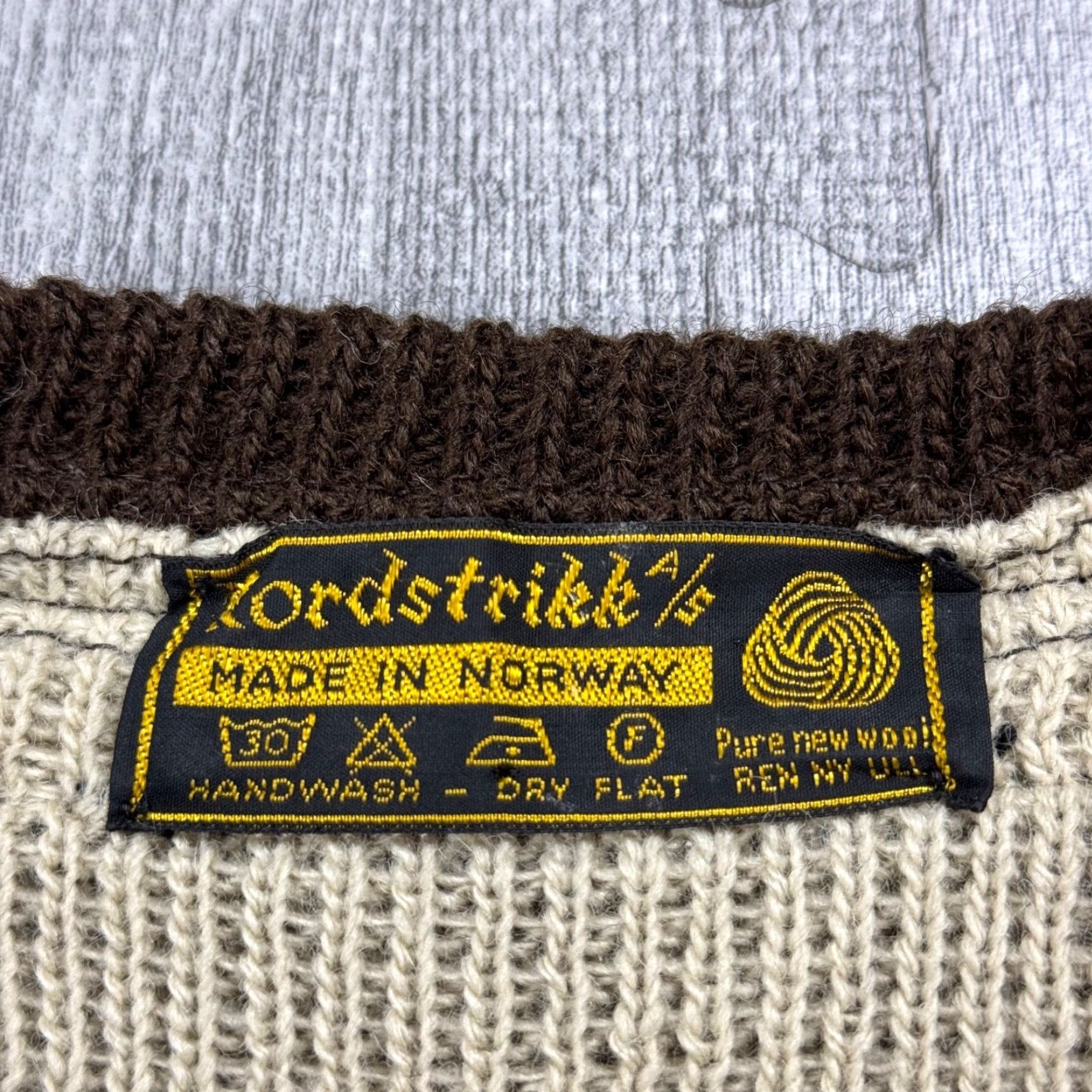 Vintage VINTAGE Nordstrikk NORWEGIAN SWEATER Cardigan Mens L Brown Wool Crew Neck Knits Buckle Hooks Fair Isle Wool Knit Style Outdoor 90s? Size US L / EU 52-54 / 3 - 3 Thumbnail