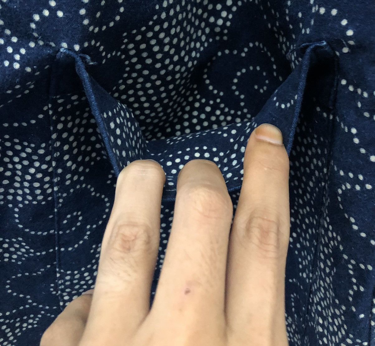 Japanese Brand Vintage Navy Blue Long-Sleeve Shirt with Cloud Batik Pattern Size US L / EU 52-54 / 3 - 6 Thumbnail