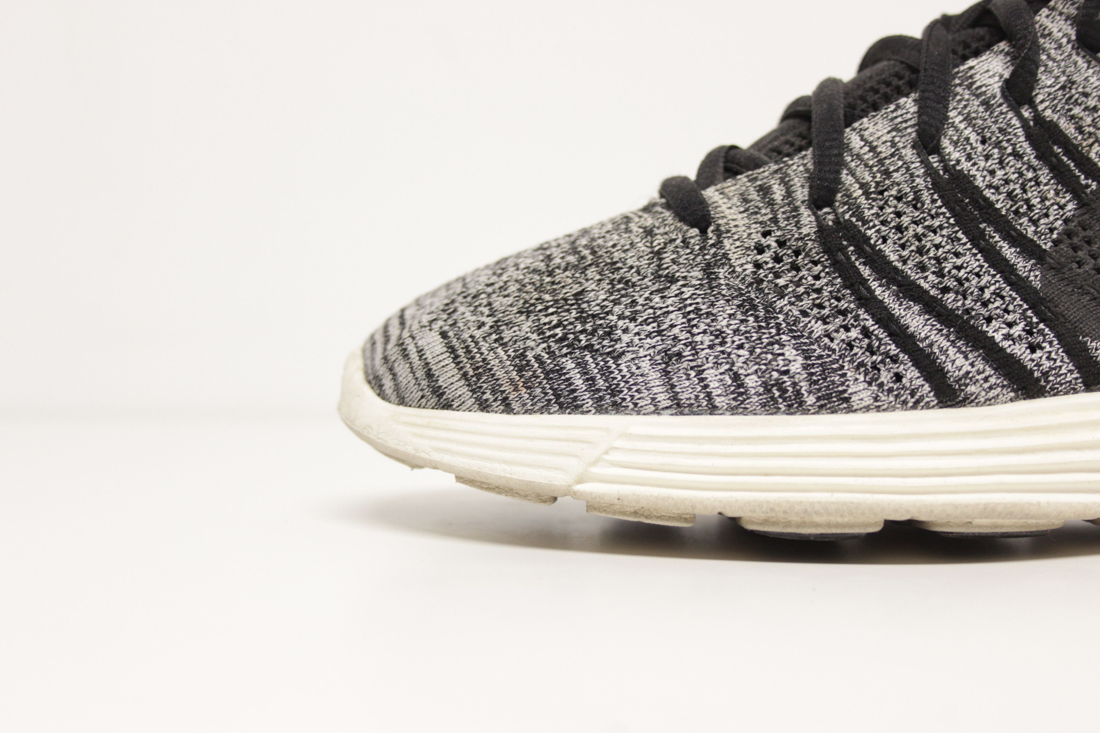 Nike Nike Lunar Flyknit Chukka sz 8.5 | Black White Sail Oreo Size US 8.5 / EU 41-42 - 6 Thumbnail