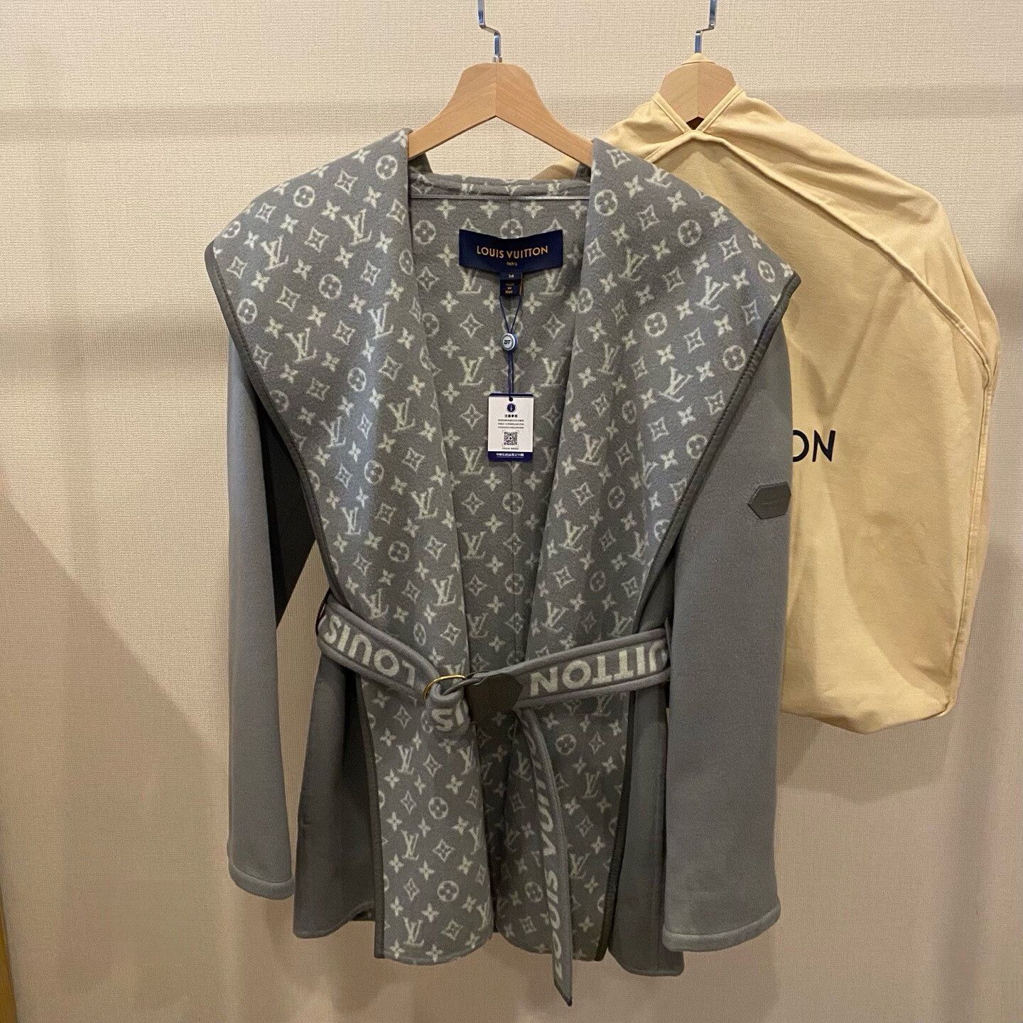 Louis Vuitton Louis Vuitton Monogram Hooded Coat Size XXS / US 00 / IT 34 - 1 Thumbnail