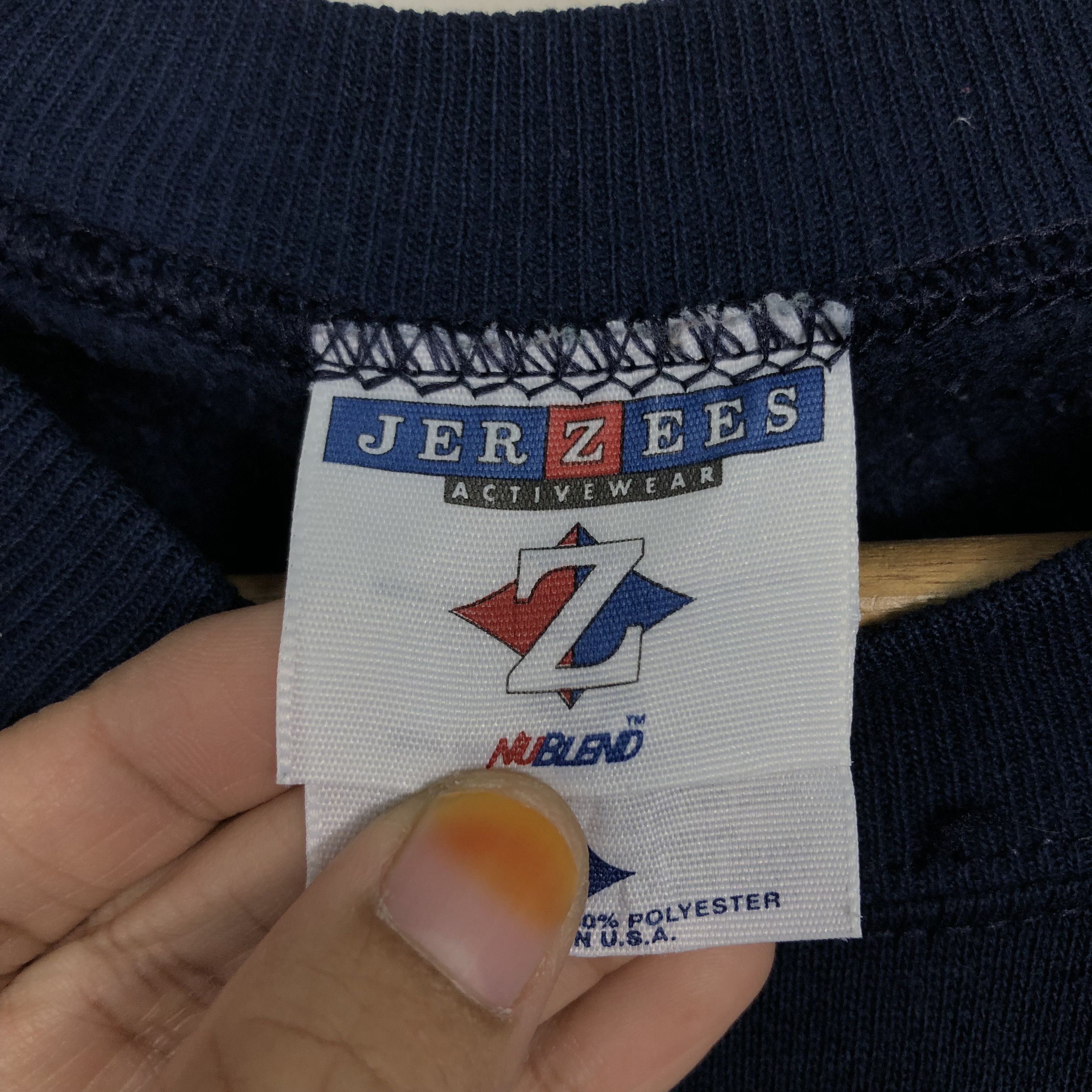 Vintage 📌Vintage Sweatshirt Featuring a Heart Shaped Autumn Winter Size US L / EU 52-54 / 3 - 13 Thumbnail