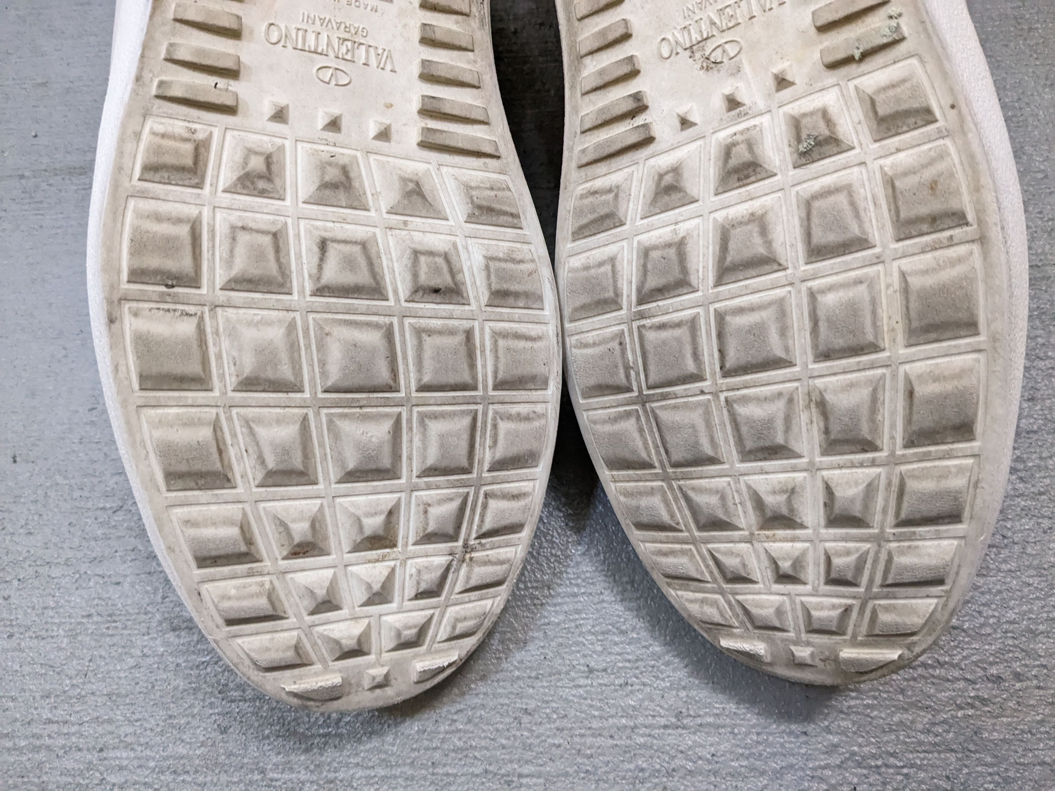 Valentino Valentino Rockstud Sneakers 9.5 42.5 Floral Gray Leather Size US 9.5 / EU 42-43 - 18 Thumbnail