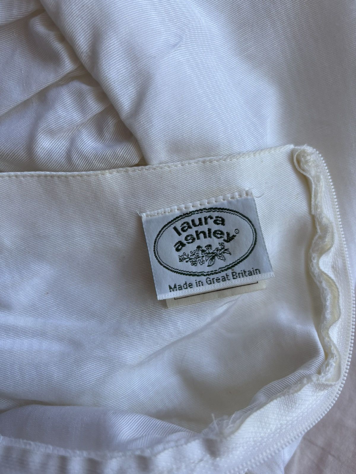 Laura Ashley Vintage Laura Ashley wedding dress Size L / US 10 / IT 46 - 14 Thumbnail