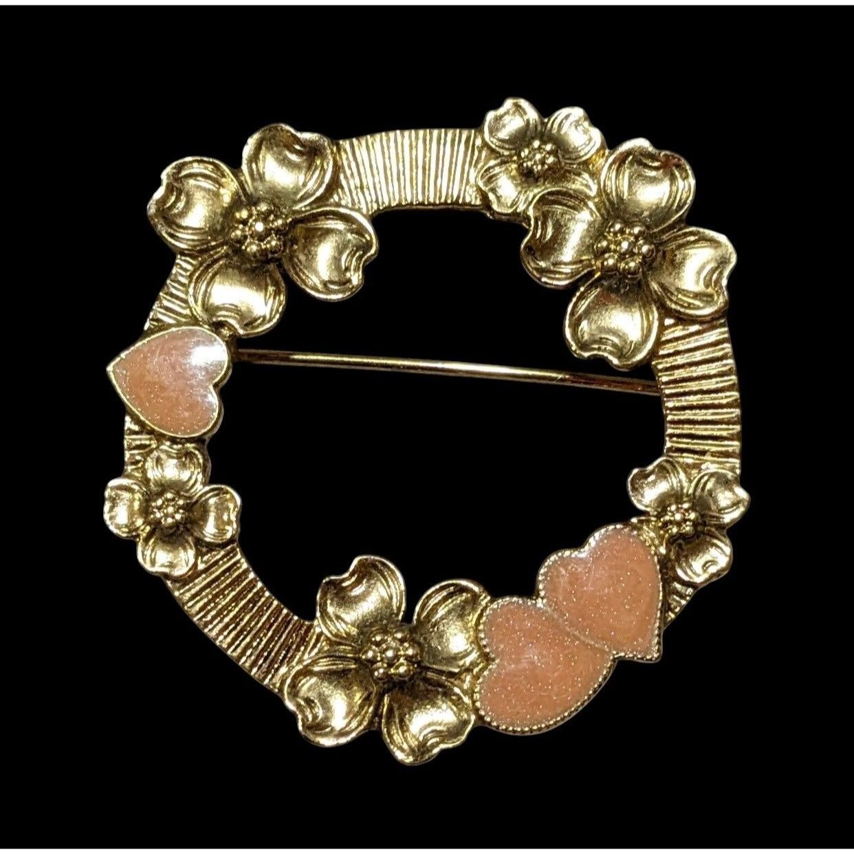 Other Vintage Gold Tone Floral Heart Wreath Brooch Size ONE SIZE - 1 Thumbnail