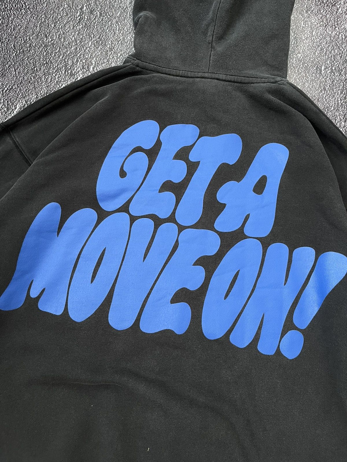 Uniqlo UNIQLO VERDY GETA MOVE ON FADED BLACK HOODIE Size US M / EU 48-50 / 2 - 12 Thumbnail