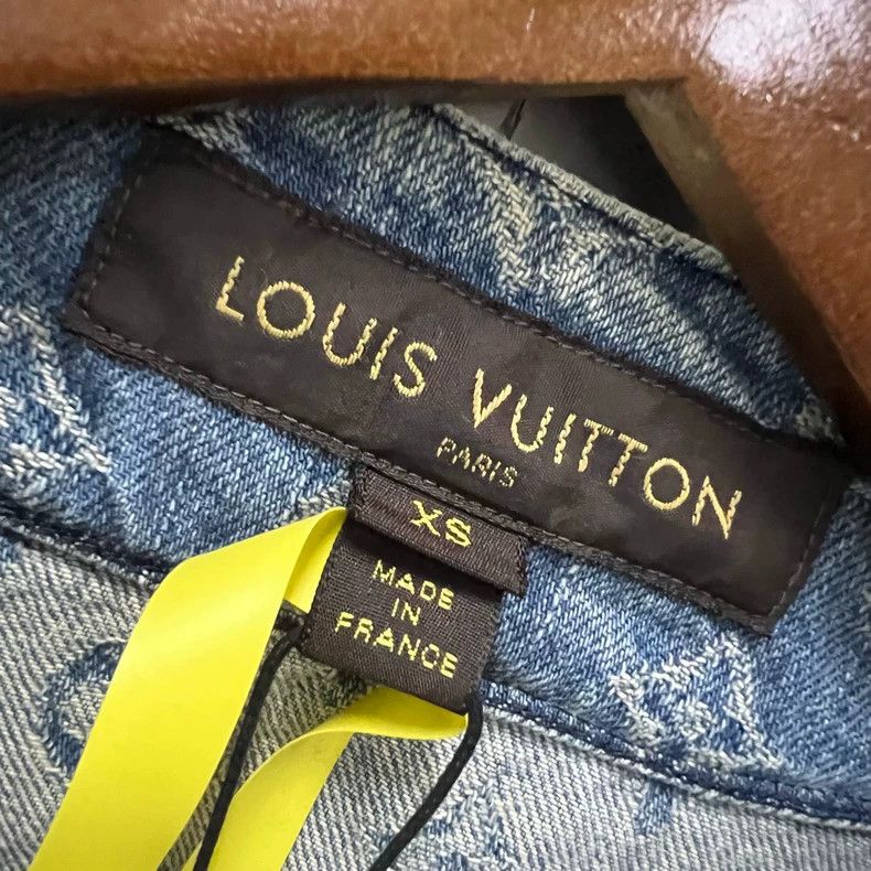 Louis Vuitton Louis Vuitton Blue short-sleeved shirt with presbyopic logo Size US XS / EU 42 / 0 - 5 Thumbnail