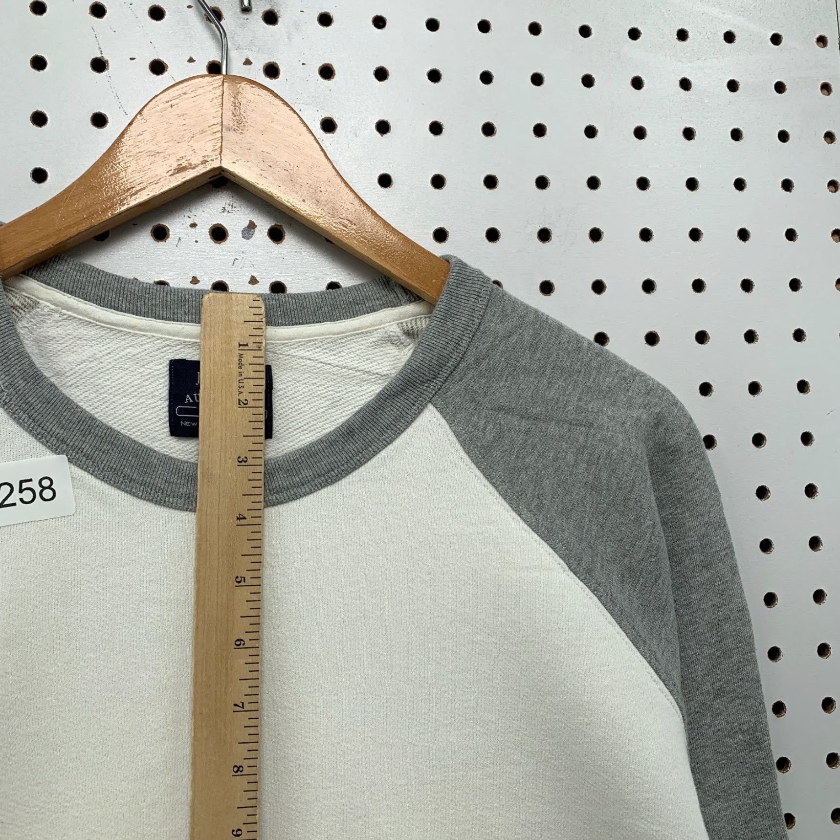 J.Crew J.CREW Fleece Crewneck Sweatshirt Mens L White Gray Retro Fleece Sweatshirt Mens Large White Gray Retro Fleece Size US L / EU 52-54 / 3 - 7 Thumbnail