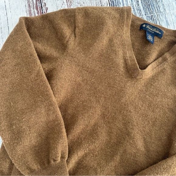 Brooks Brothers Brooks Brothers Tan V-Neck Merino Wool Sweater Size M / US 6-8 / IT 42-44 - 3 Thumbnail