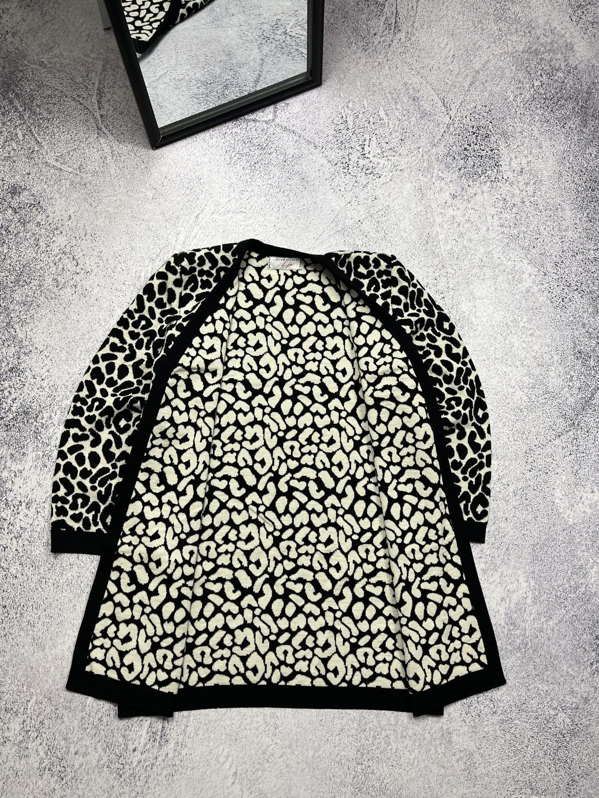 Givenchy × Vintage Vintage Givenchy Wool Cardigan Made in France Cape Jacket Size M / US 6-8 / IT 42-44 - 10 Thumbnail