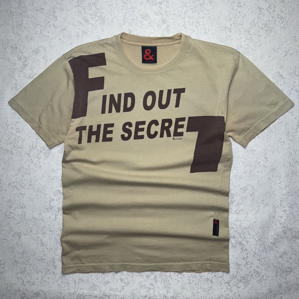 Vintage Dolce&Gabbana “Find Out The Secret” T-Shirt Size S