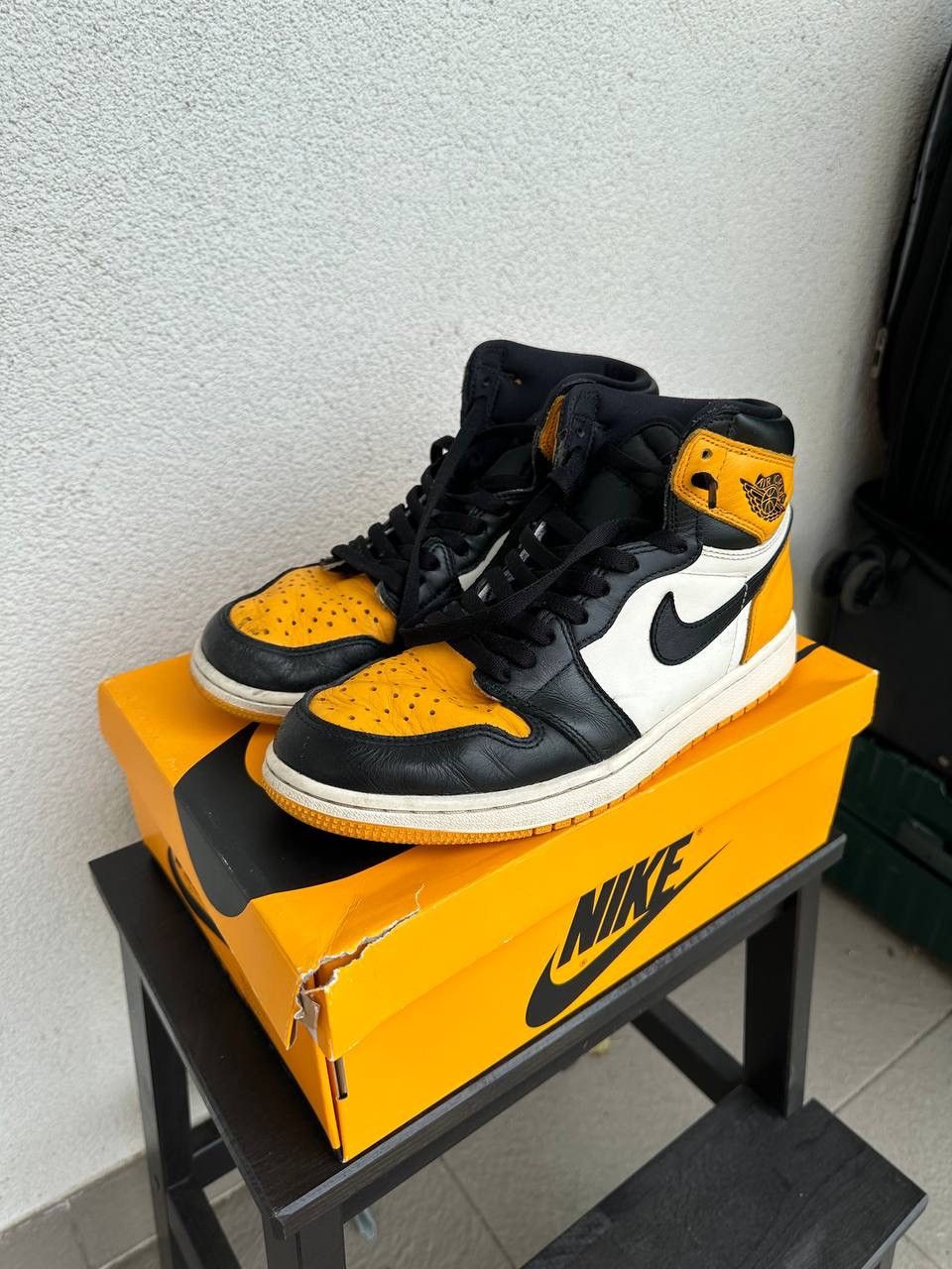 Nike Jordan 1 High Taxi Size US 8.5 / EU 41-42 - 2 Thumbnail