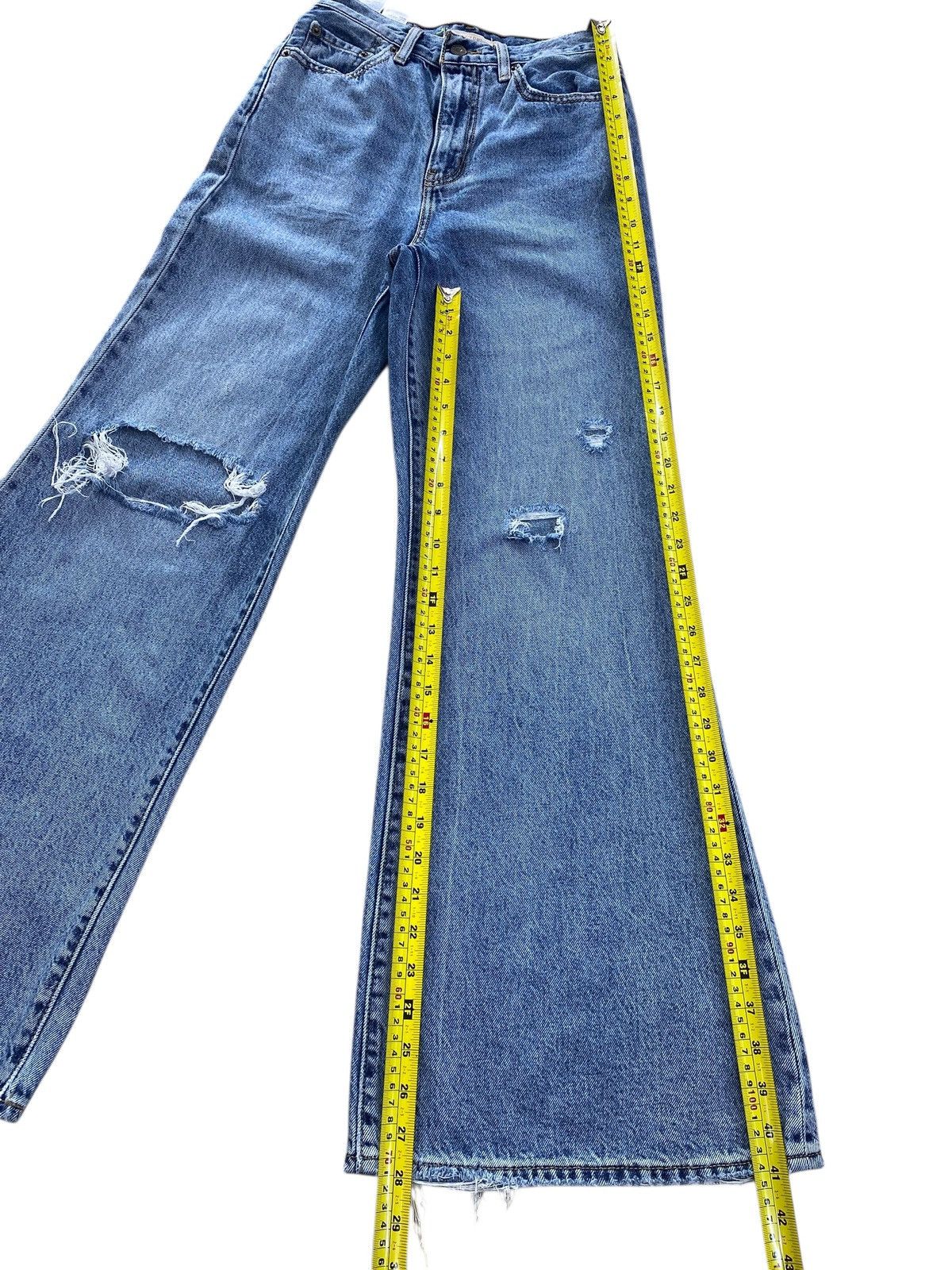 Levi's Levi’s Blue Wash Ripped Style Flare Jeans Size US 26 / EU 42 - 8 Thumbnail