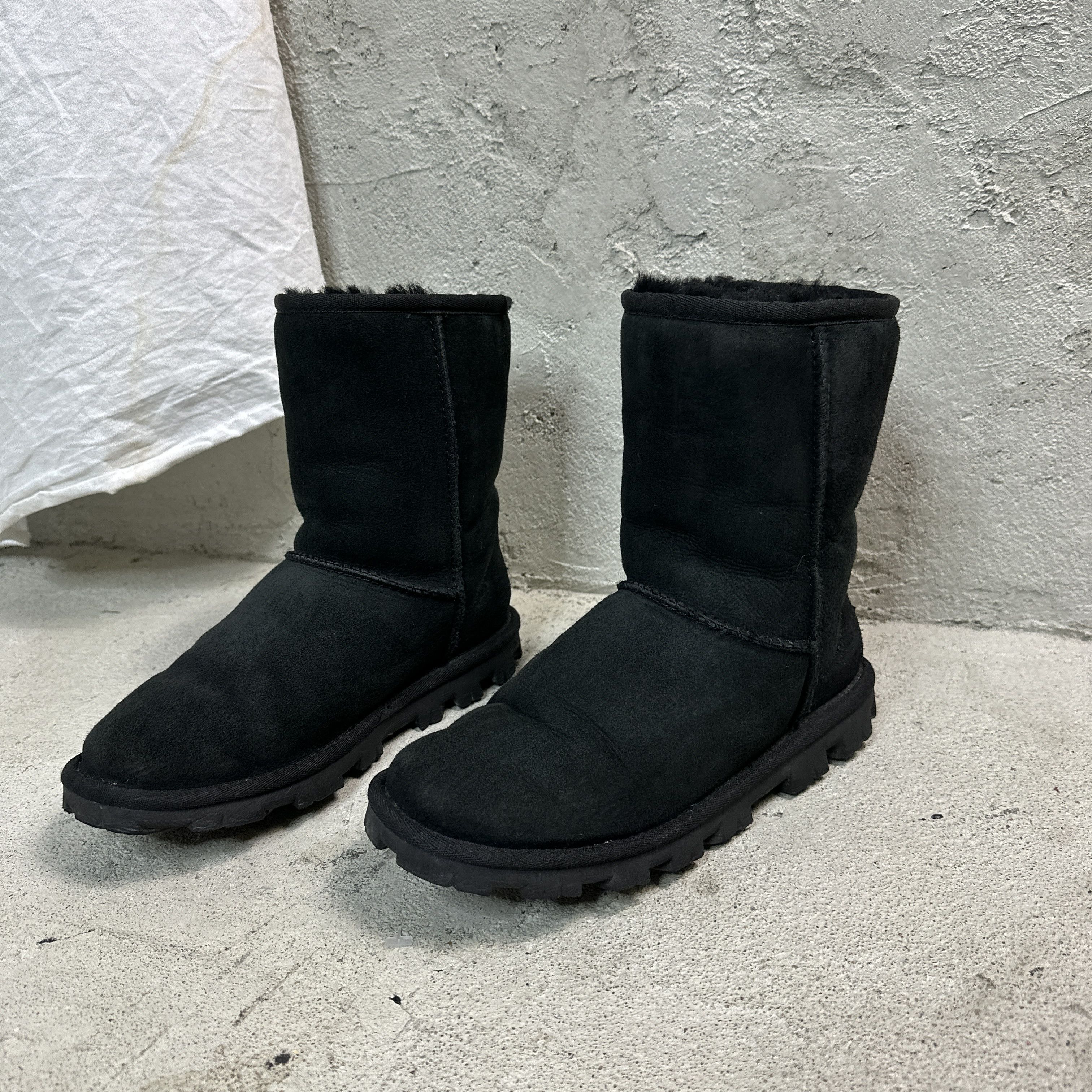 Ugg × Vintage UGG Boots Size US 7 / IT 37 - 2 Thumbnail