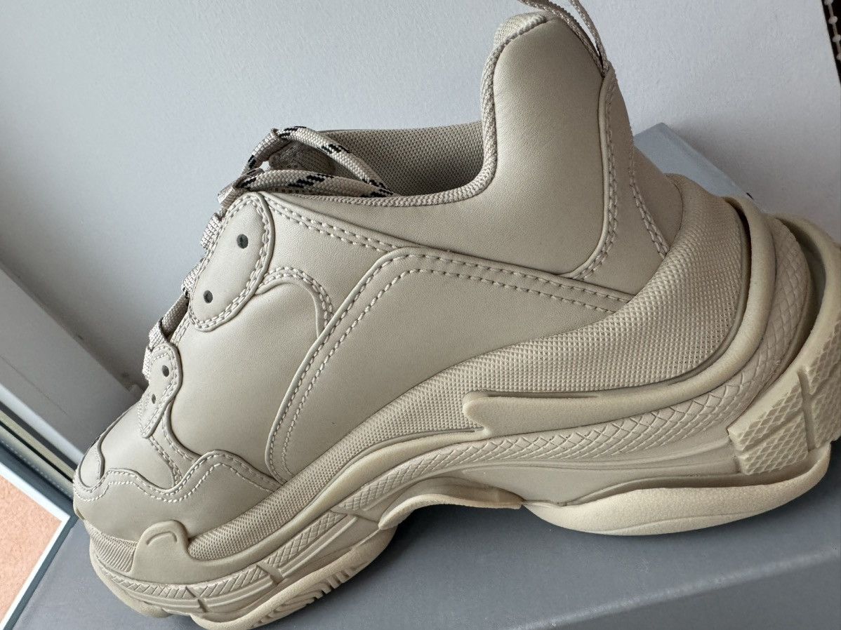 Balenciaga Balenciaga Triple s Beige Uk6 EU40 Box included! Size US 7 / EU 40 - 3 Thumbnail