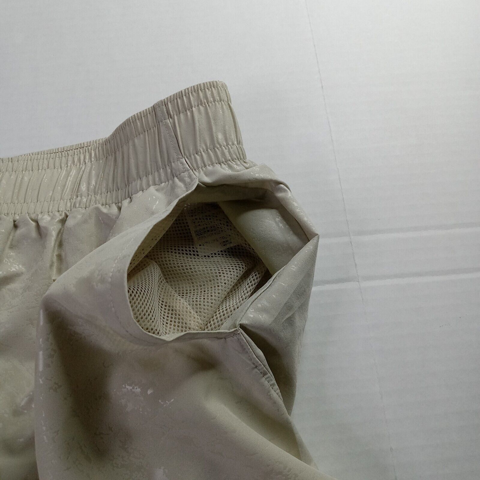 Under Armour Under Armour UA Woven Emboss Shorts Gym Shorts Mens XL Beige Size US 36 / EU 52 - 3 Thumbnail
