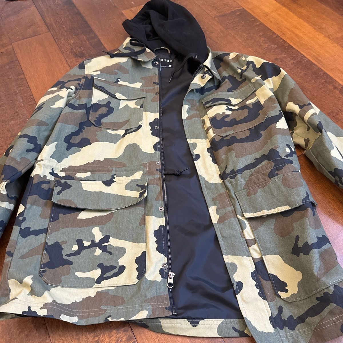 Empyre Empyre Camouflage Hooded snowboard Jacket Size Medium. Size US M / EU 48-50 / 2 - 6 Thumbnail