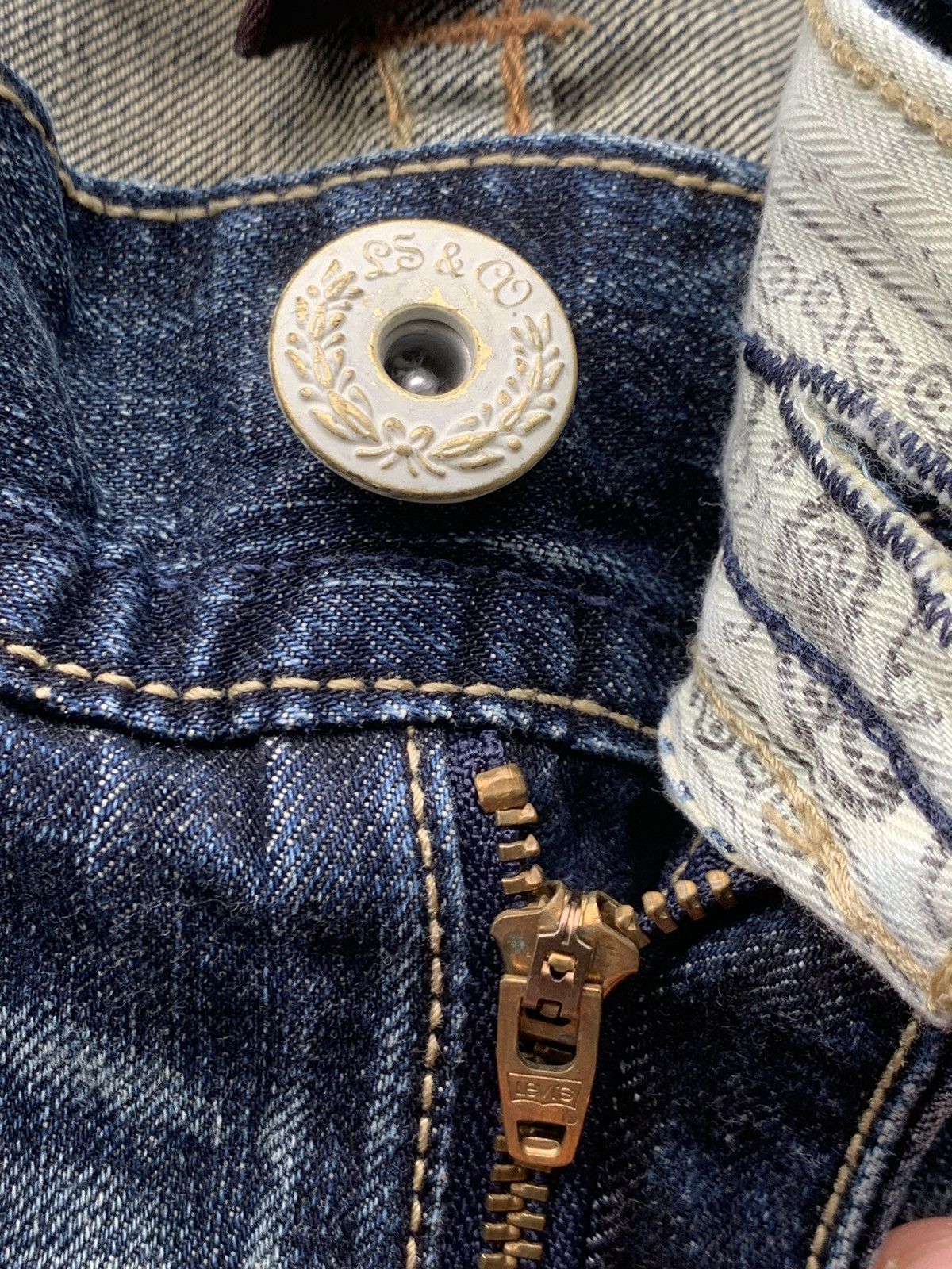 Levi's Levis 505 painters pair & nice faded. Size US 33 - 10 Thumbnail