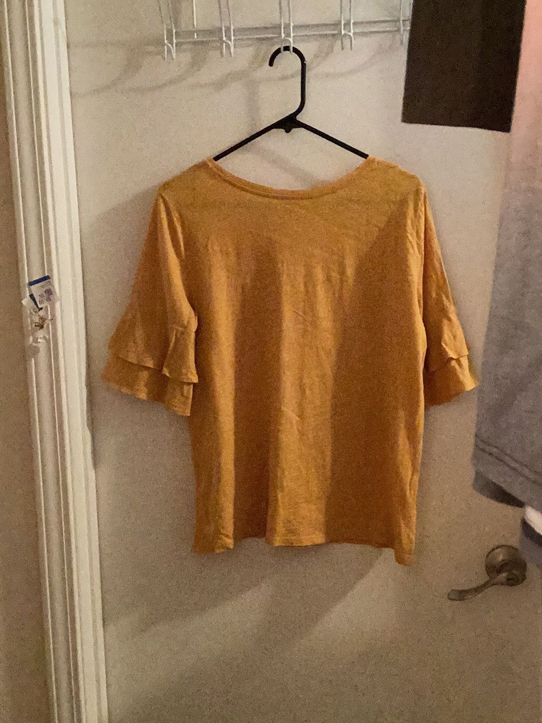 Loft LOFT Vintage Soft Yellow Flutter Ruffle Size Medium Top Size M / US 6-8 / IT 42-44 - 5 Thumbnail