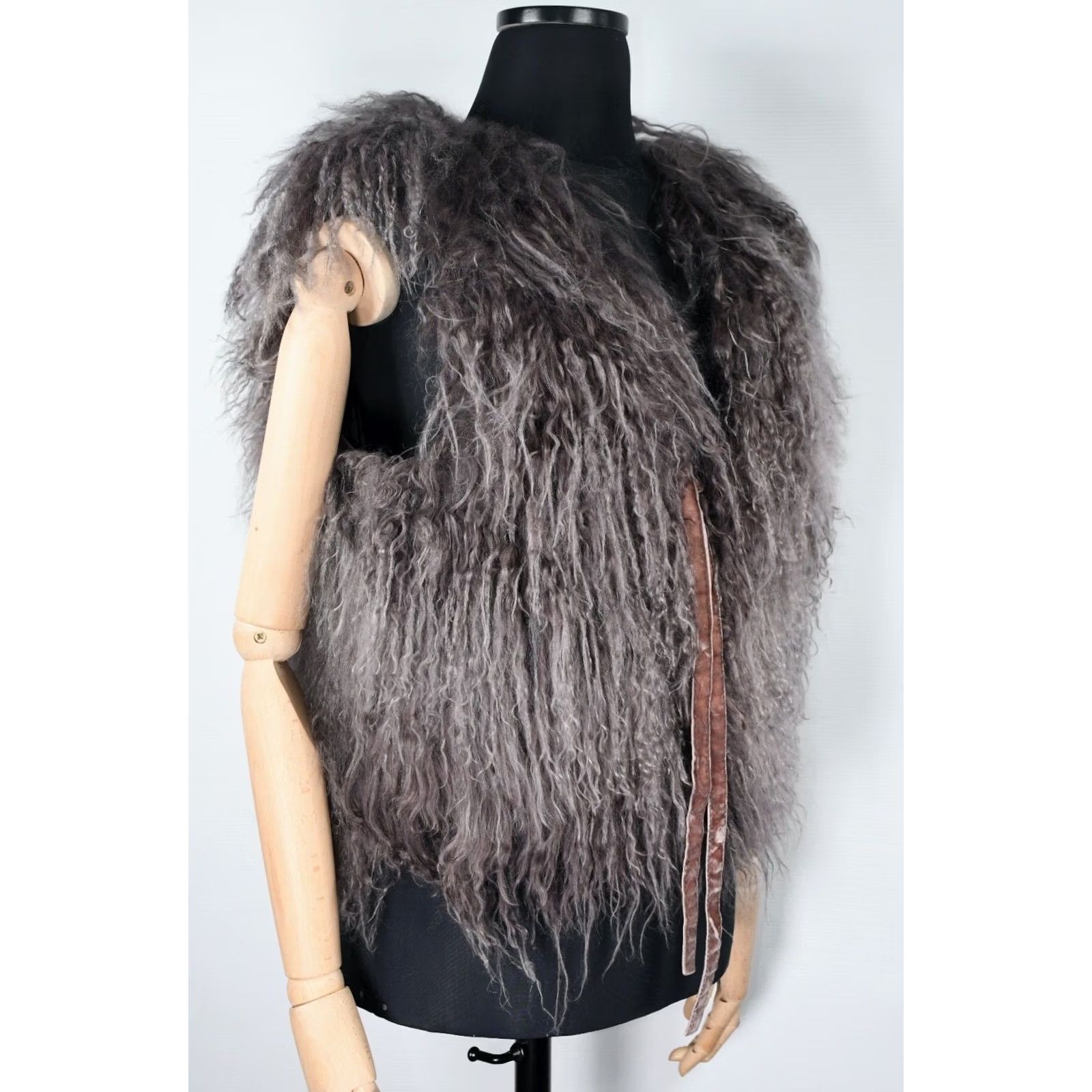 Vintage TINA WODSTRUP DENMARK 100% LAMB FUR WOMEN'S XL VEST Gray 50 cm Chest/19.69 in Length 21.65 in Back Casual Fall Spring Summer Winter 100% GENUINE Size XL / US 12-14 / IT 48-50 - 8 Thumbnail