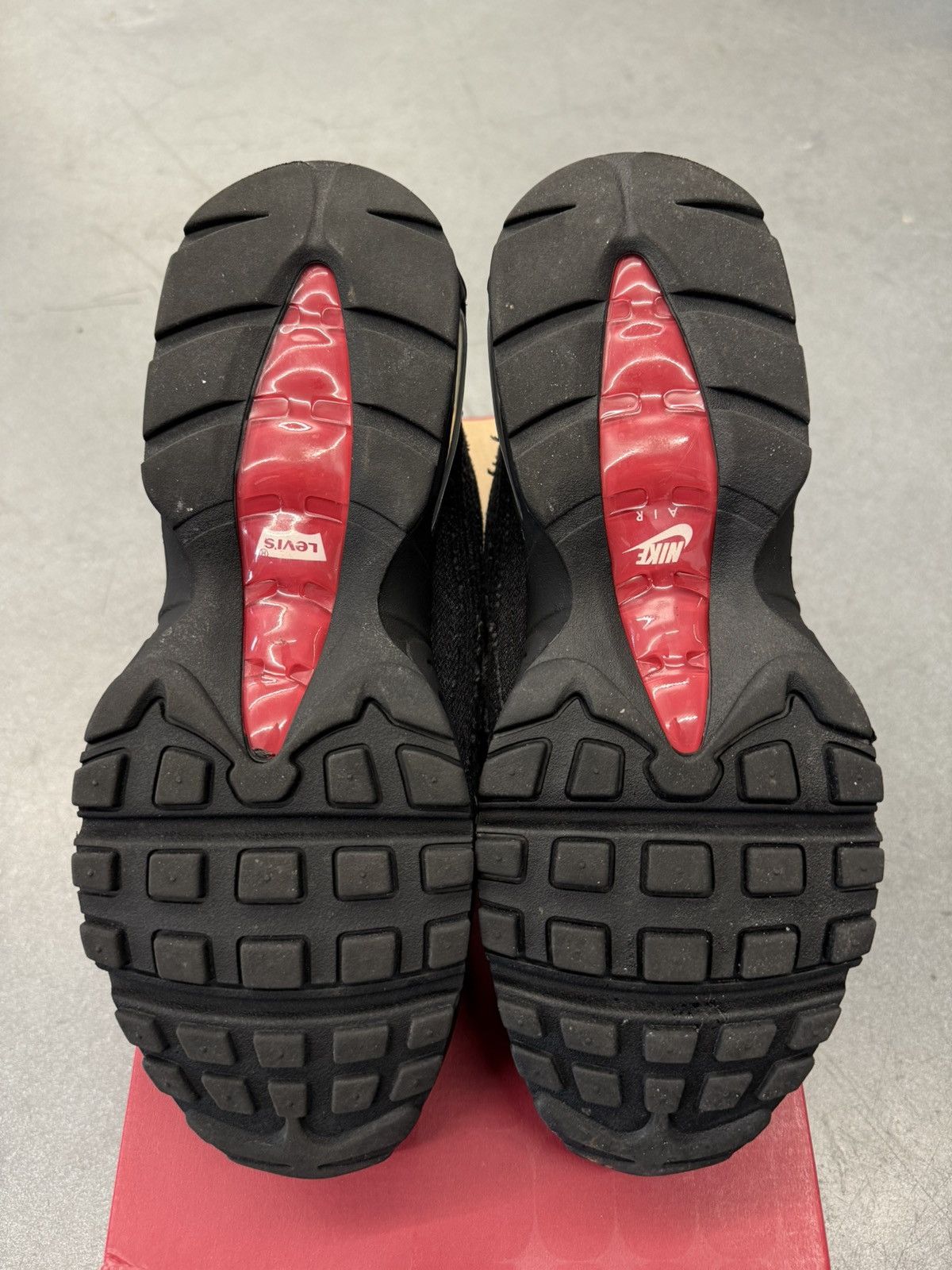 Levi's × Nike 2025 Nike Air Max 95 OG Levis Black Size US 8 / EU 41 - 10 Thumbnail