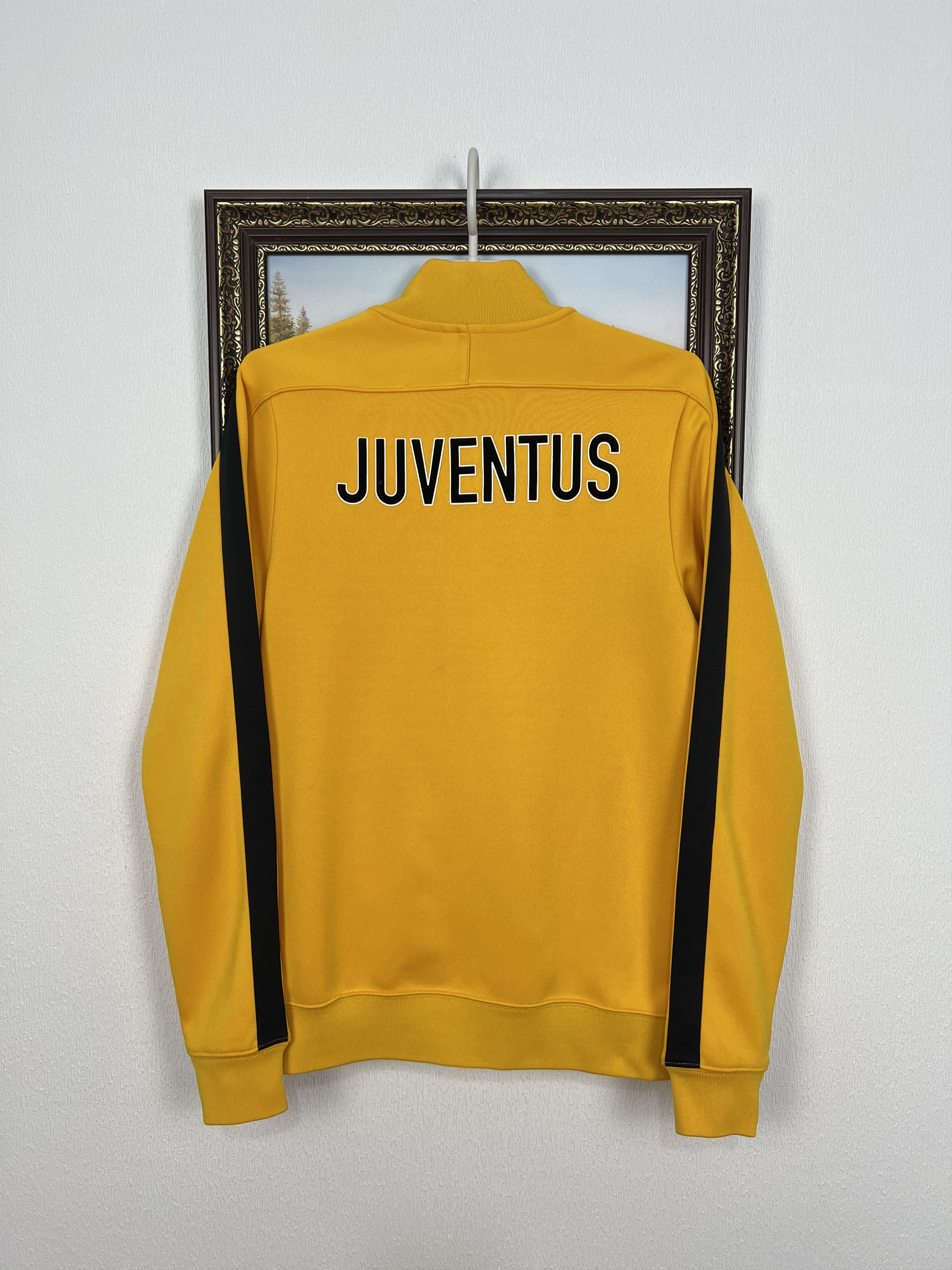 Nike Vintage Nike Juventus Football Jacket Soccer Track Top Mens Size US S / EU 44-46 / 1 - 11 Thumbnail