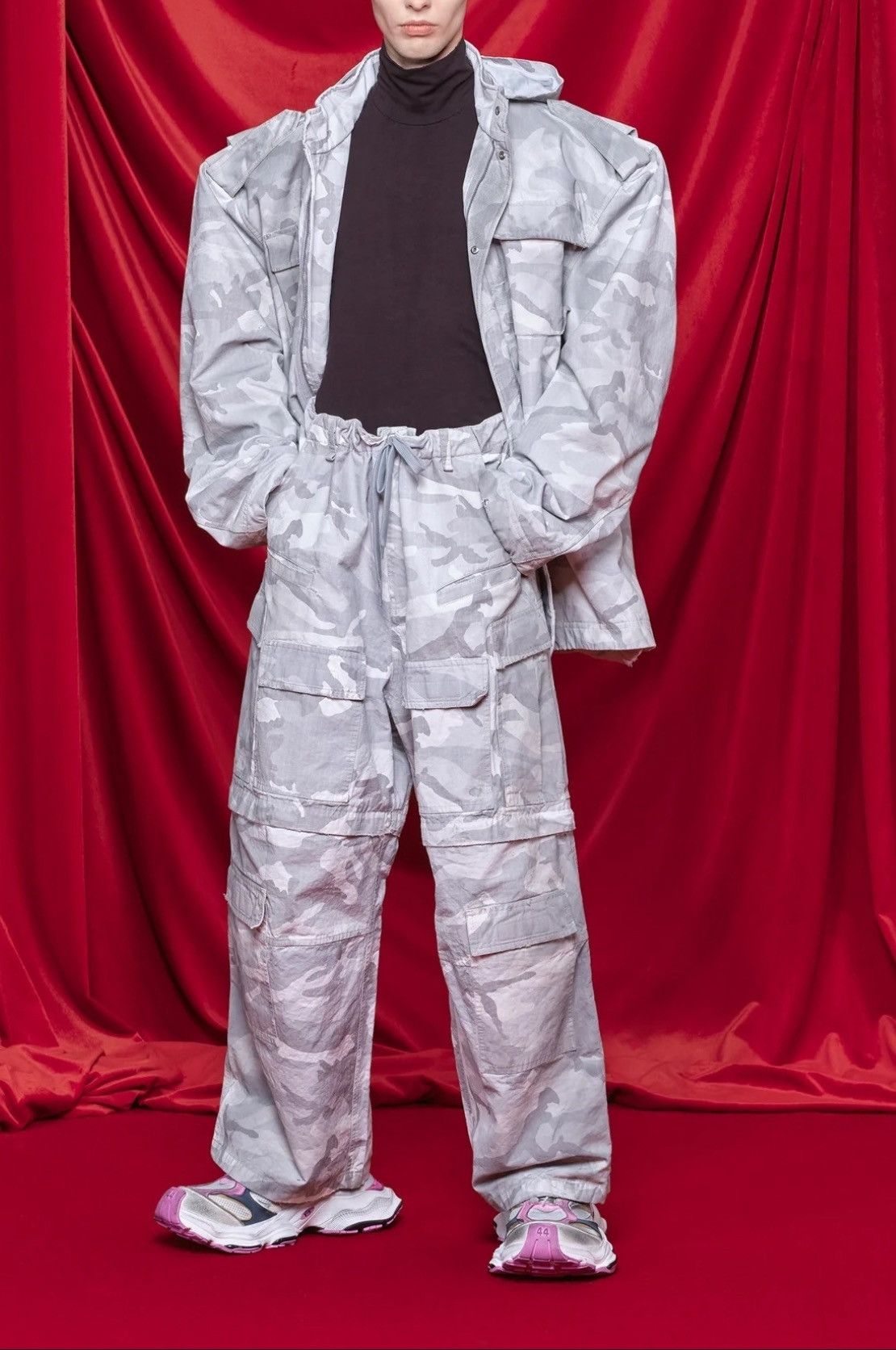 Balenciaga LARGE CARGO PANTS IN LIGHT GREY Size US 38 / EU 54 - 1 Thumbnail