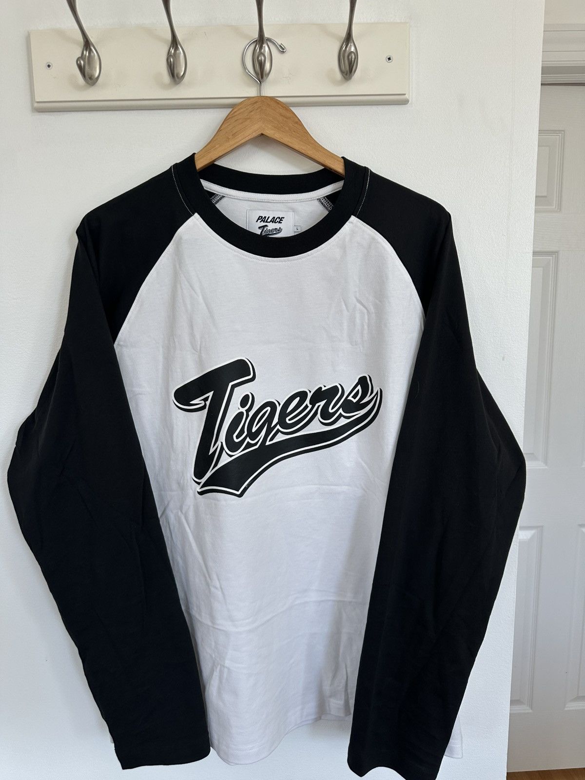 Palace SOLDD Palace Osaka exclusive Hanshin Tigers baseball tee Size US L / EU 52-54 / 3 - 2 Thumbnail