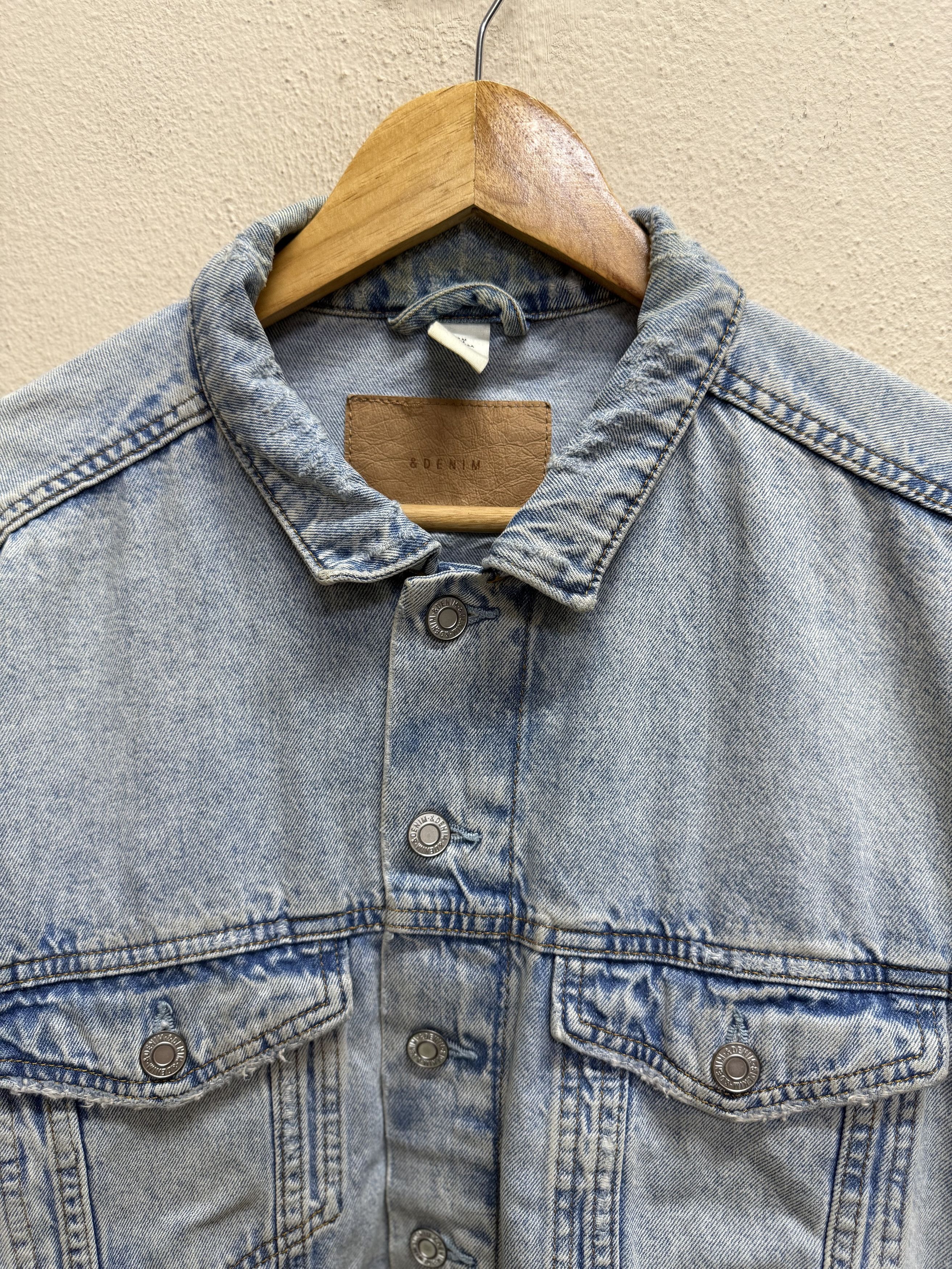 H&M & Denim Distressed Denim Jacket Size US M / EU 48-50 / 2 - 12 Thumbnail
