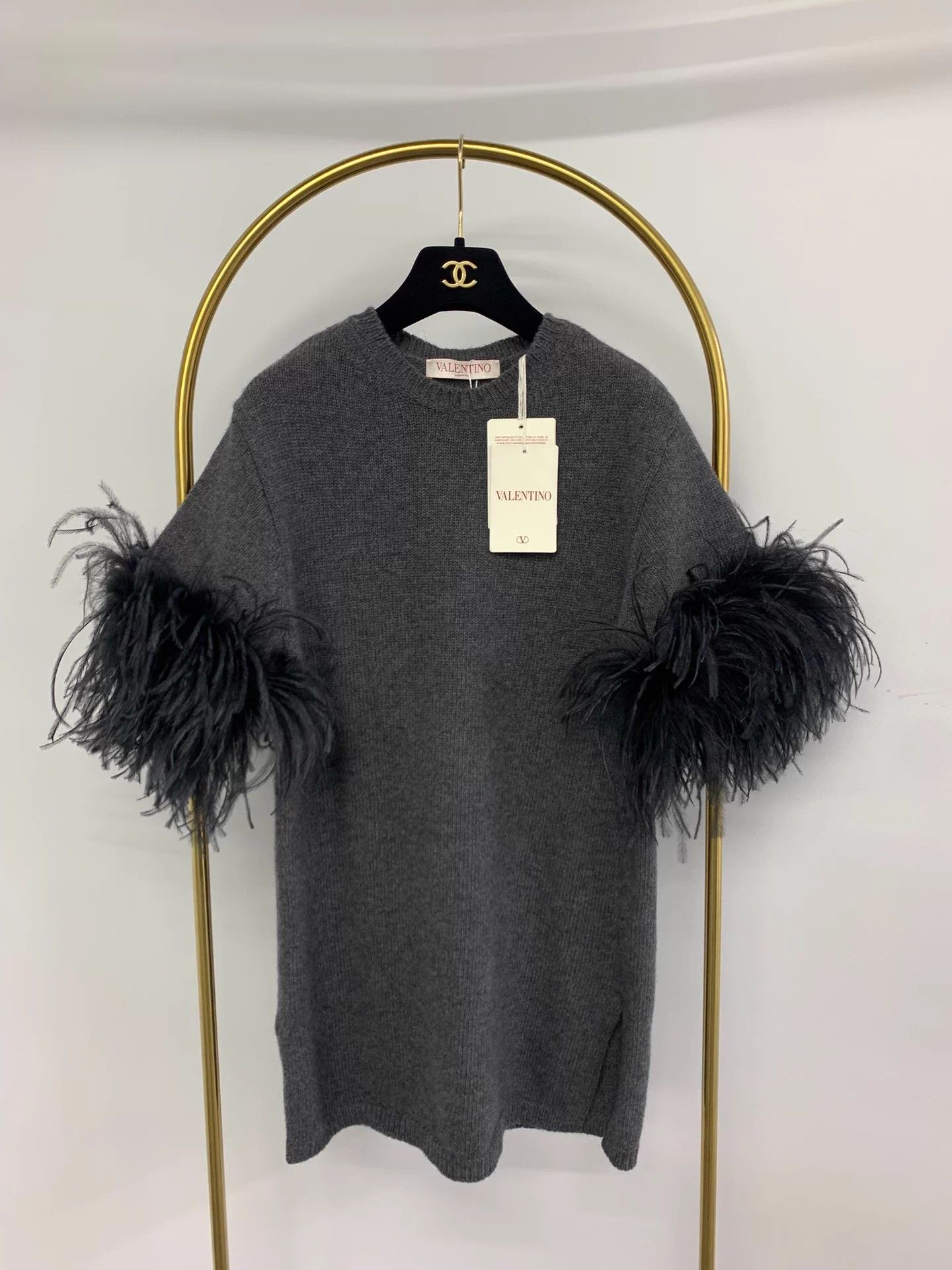 Valentino Valentino 24 Pre-Fall Ostrich Hair-Wool Knit S Size S / US 4 / IT 40 - 1 Thumbnail