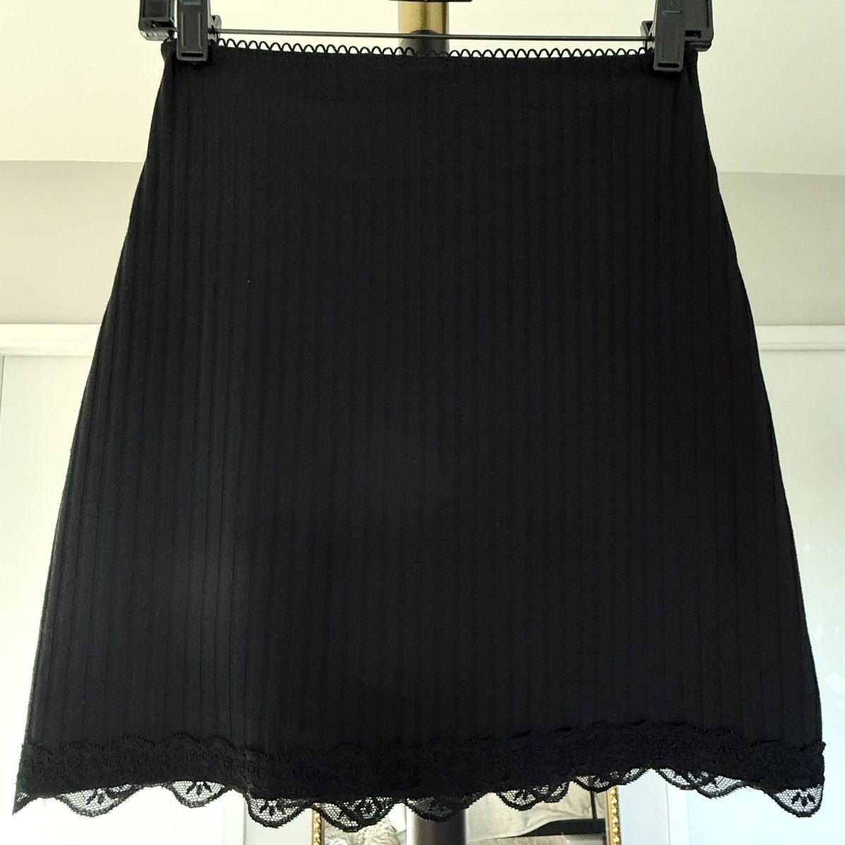 Shein NWOT Black Ribbed Knit Lace Trim Bodycon Mini Skirt | XS / 2 Size 26" / US 2 / IT 38 - 3 Thumbnail