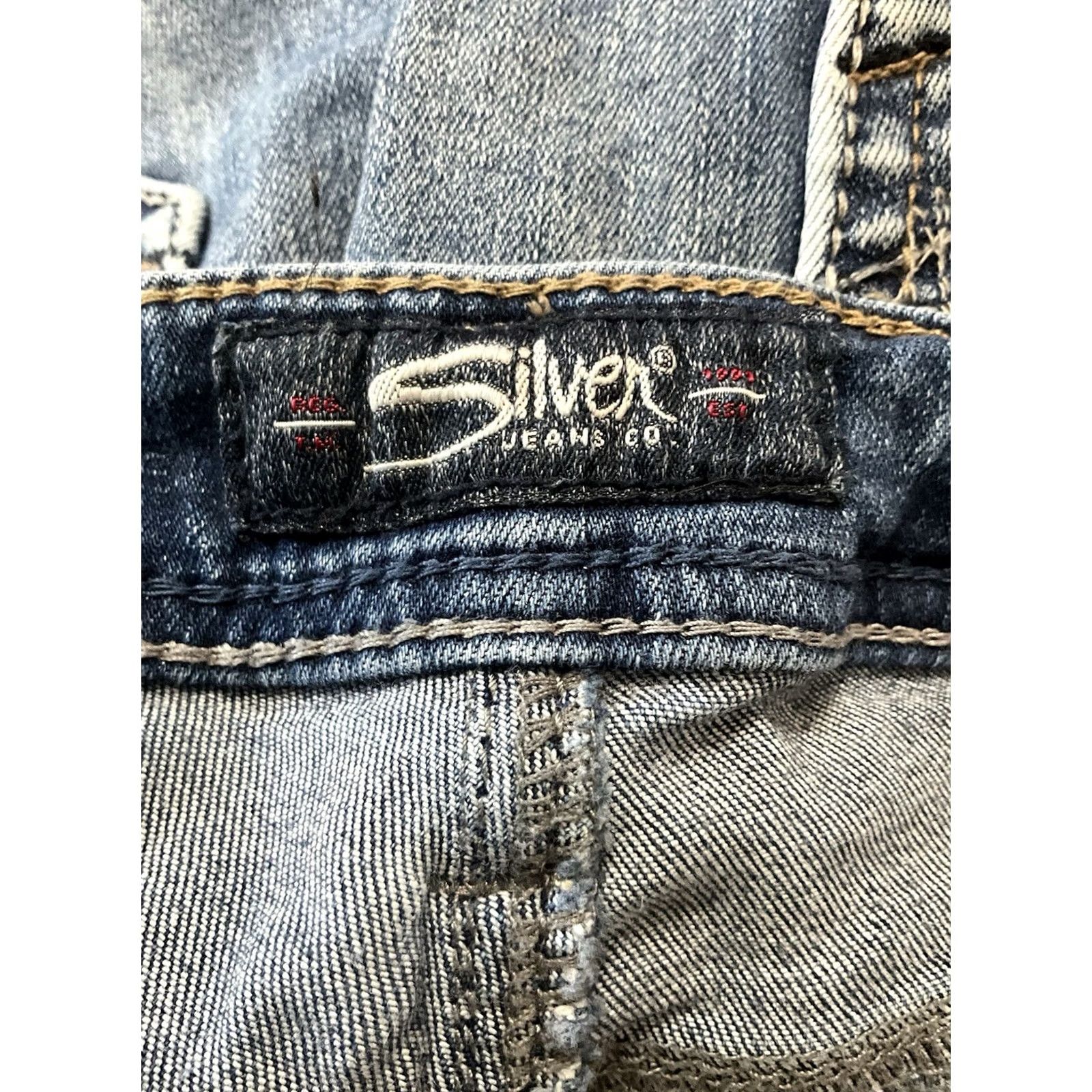 Silver Jeans Co. VINTAGE? No — Silver Jeans Womens Slim Bootcut Denim 30x31 Suki Mid Blue 5-Pocket Logo Jeans Size 30" / US 8 / IT 44 - 6 Thumbnail
