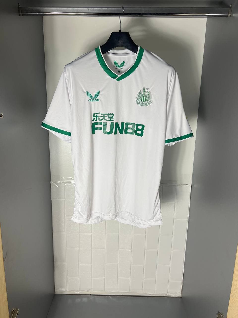 Vintage CASTORE FC NEW CASTLE UNITED ENGLAND SOCCER JERSEY Y2K Size US M / EU 48-50 / 2 - 1 Thumbnail