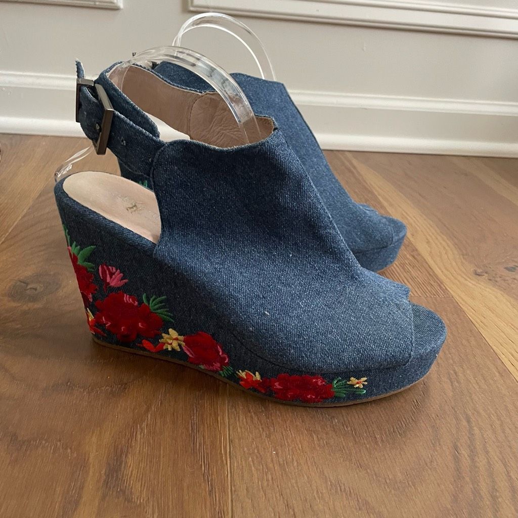 Kenneth Cole Kenneth Cole Olani Wedge Heel Sandals Denim Embroidered Floral Women's 8.5 Size US 8.5 / IT 38.5 - 3 Thumbnail