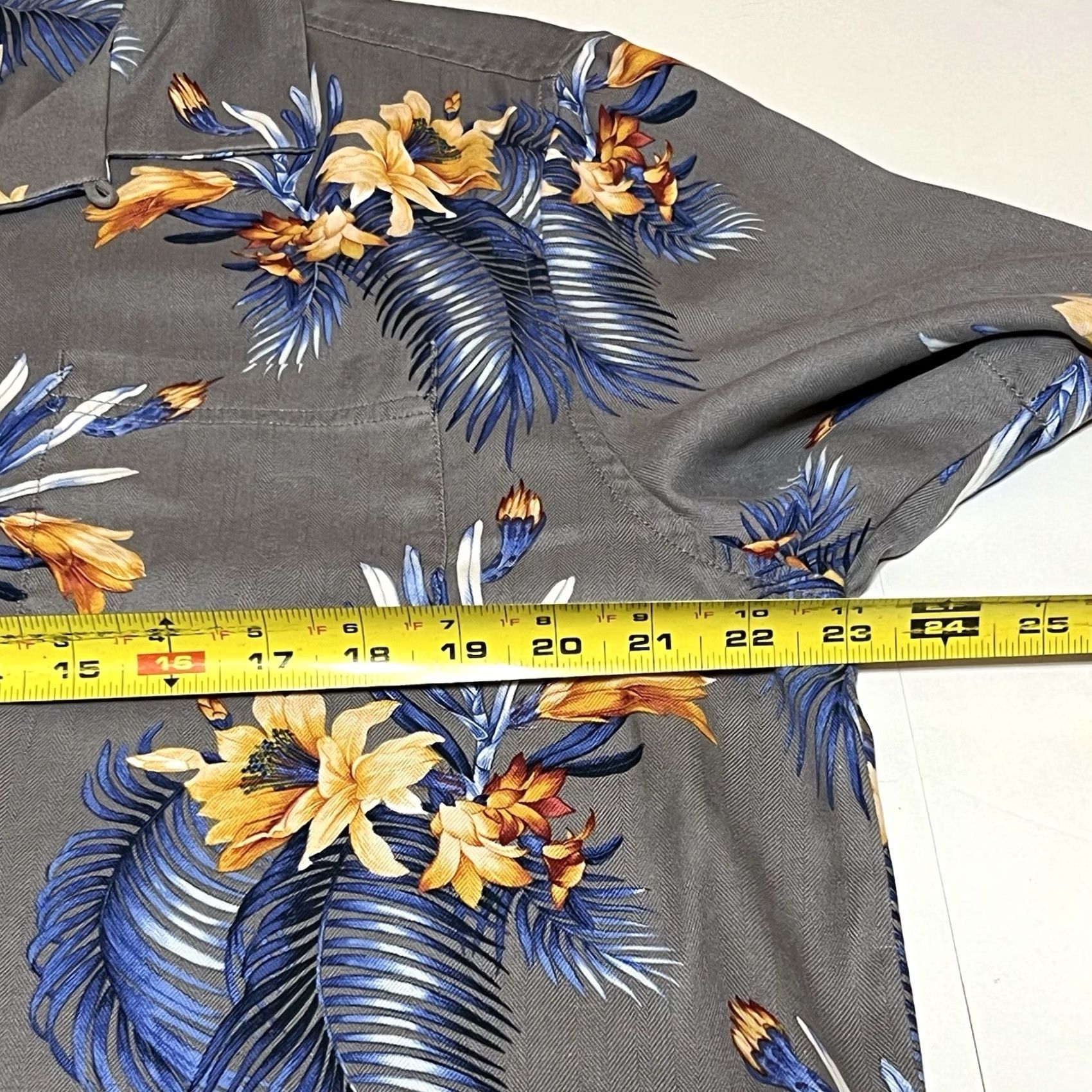 Tommy Bahama Tommy Bahama Short Sleeve Mens Button Up Shirt L Tropical Hawaiian 100% Silk Silk Multicolor Floral Button-Up Casual Beach Hawaiian 90s Theme Mens Size US L / EU 52-54 / 3 - 6 Thumbnail