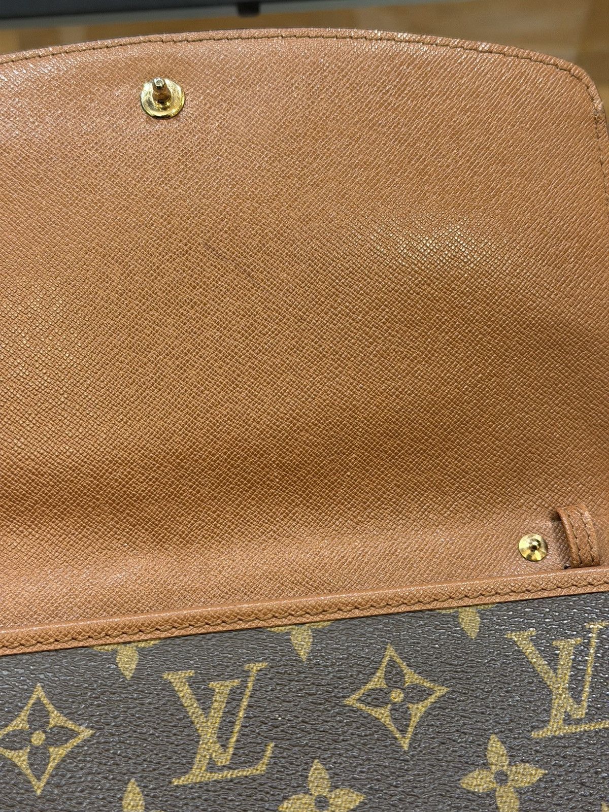 Louis Vuitton Louis Vuitton Monogram Bordeaux Shoulder Bag Size ONE SIZE - 7 Thumbnail