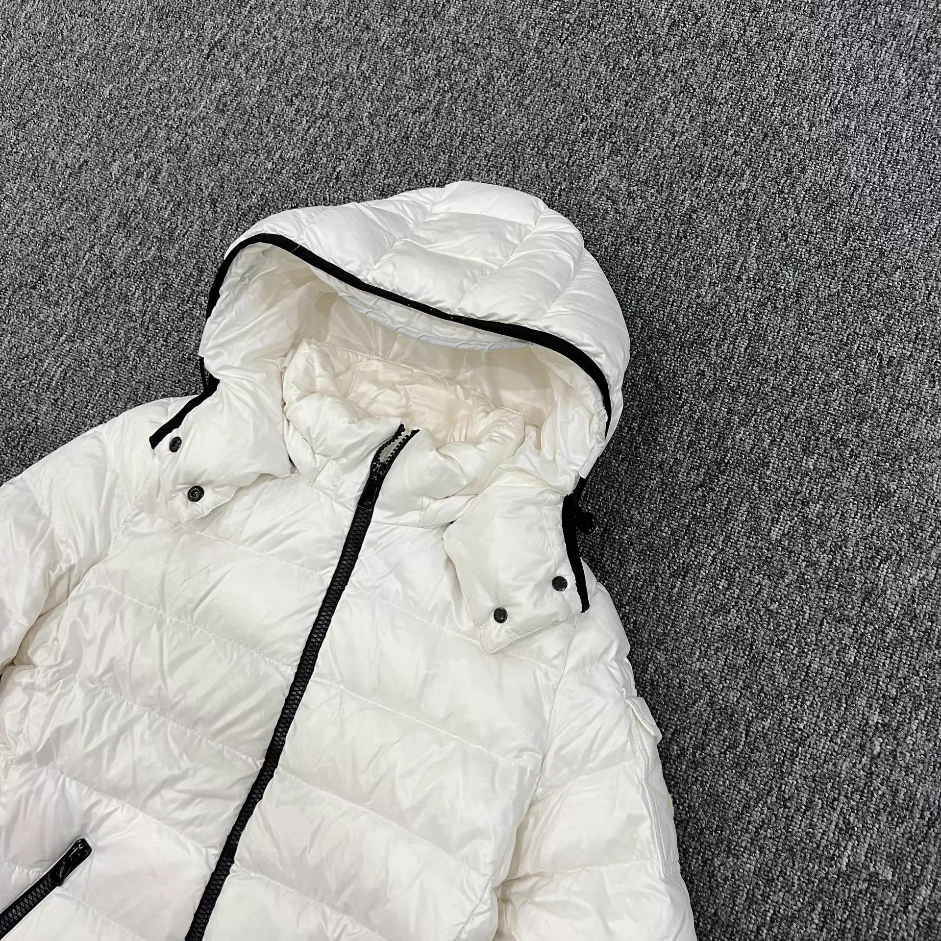 Moncler Moncler White Logo Arm Patch Puffer Jacket Size 1 98 New Size S / US 4 / IT 40 - 3 Thumbnail