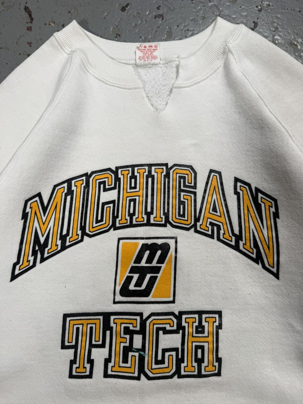 Other Vintage Michigan Tech Distressed Crewneck Sweater Size US M / EU 48-50 / 2 - 2 Thumbnail