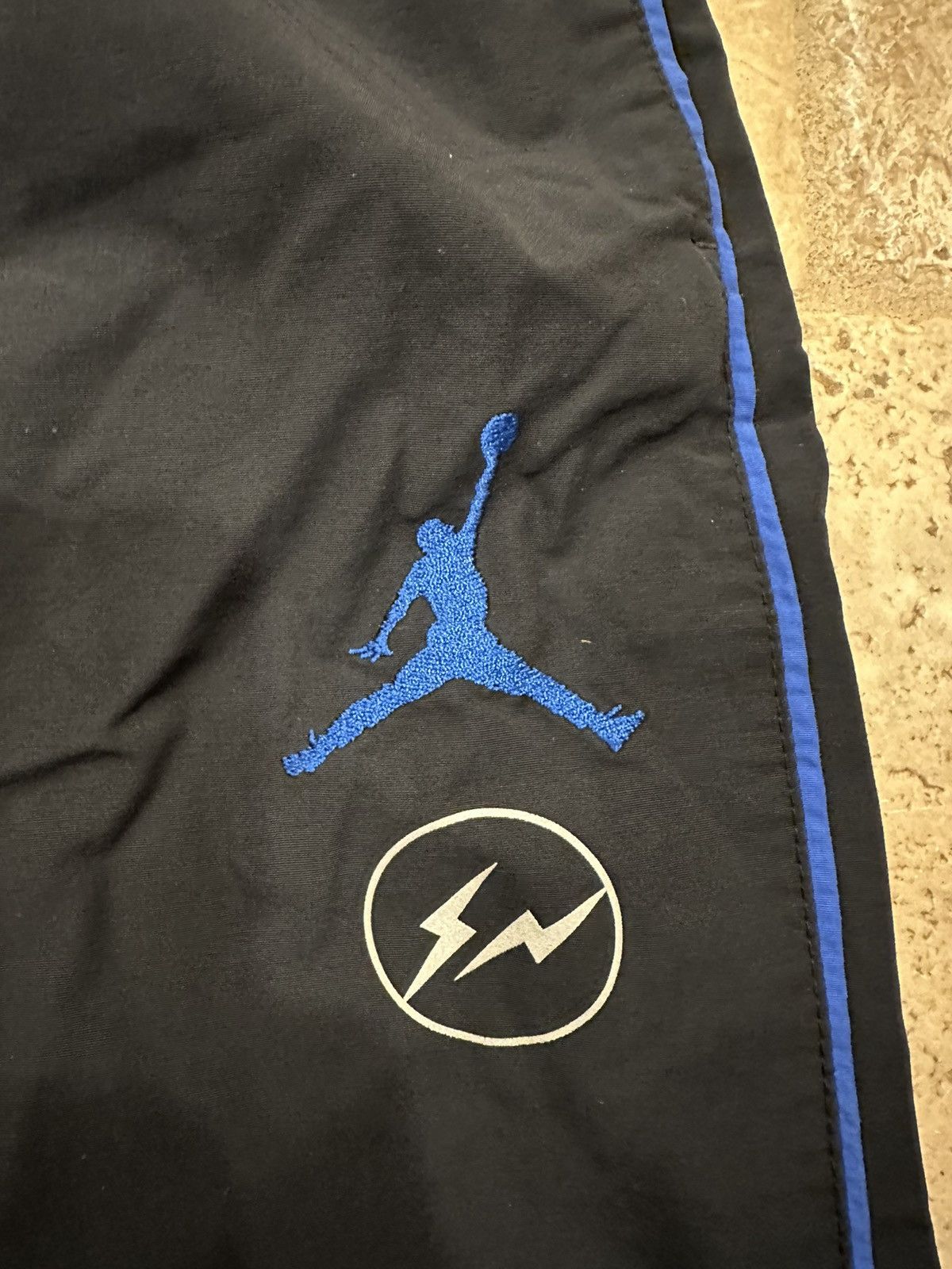 Fragment Design × Jordan Brand Jordan Brand x Fragment Design Woven Nylon Black/Blue Pants Size US 34 / EU 50 - 4 Thumbnail