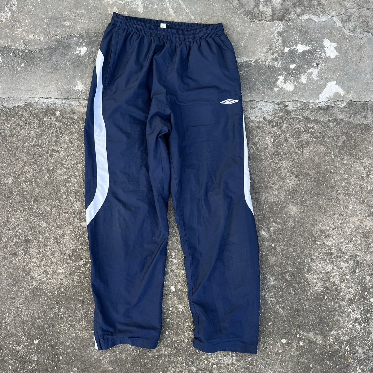 Vintage CRAZY Umbro 90s Y2K Vintage Baggy Nylon Drill Track Pants 