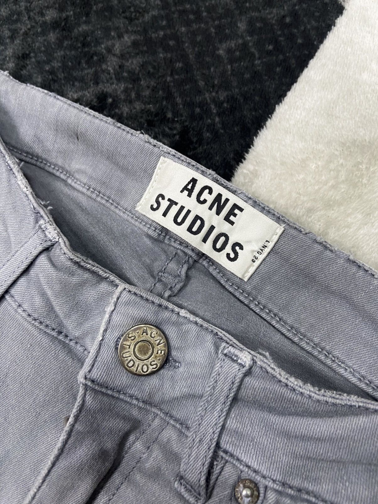 Acne Studios Acne Studios “Skin 5 Used Grey” Skinny Jeans Size 25" / US 0 / IT 36 - 4 Thumbnail