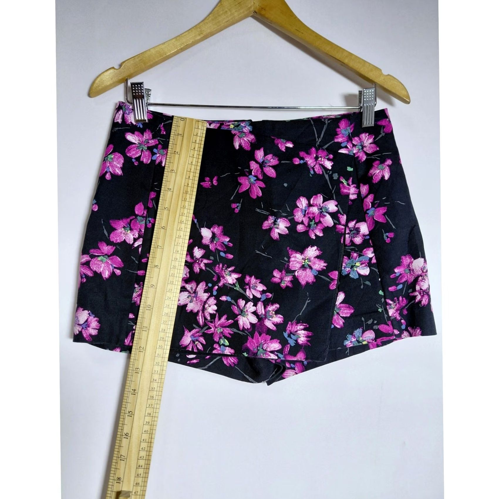 Express EXPRESS Black Pink Floral Print Knit Shorts Women Size 4 Size 27" / US 4 / IT 40 - 5 Thumbnail