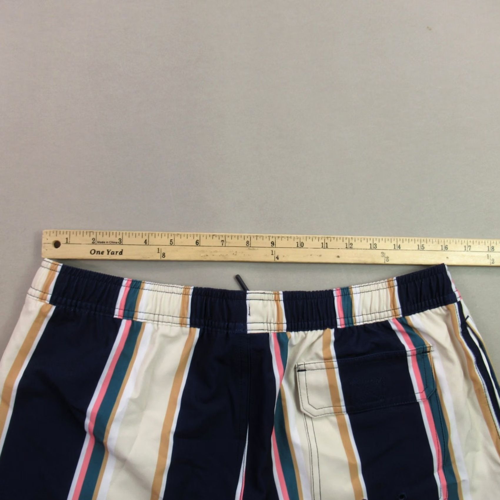 Vineyard Vines Vineyard Vines Shorts Mens Medium Adult Pockets Swimwear Stripes Surfer Swim Knit Multicolor White/Blue/Red? Size US 31 - 5 Thumbnail