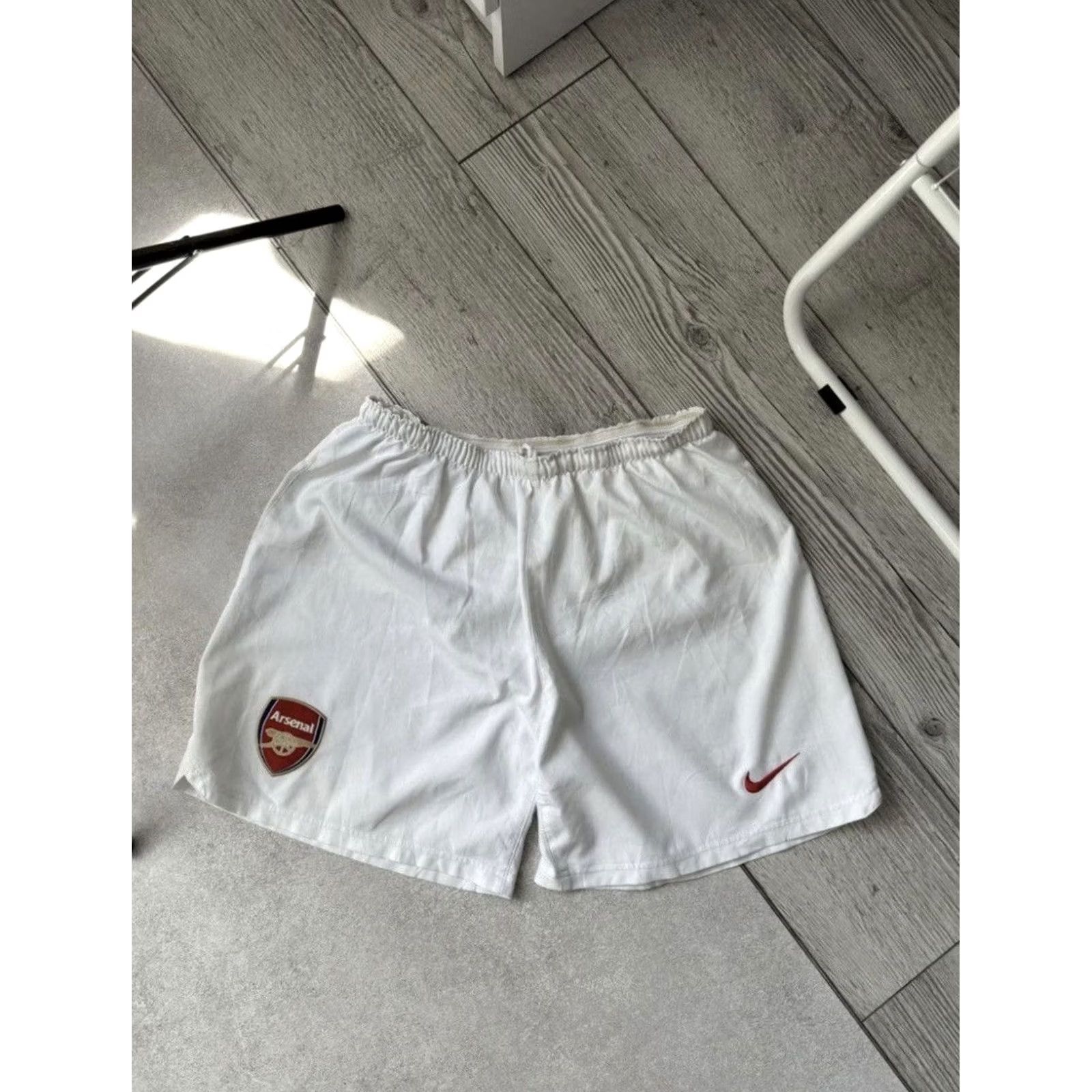 Nike Nike Arsenal vintage 90s nylon white football shorts M Adults Mens White 90s Arsenal Nike Shorts Vintage Football Soccer USA Retro Size US 31 - 2 Thumbnail