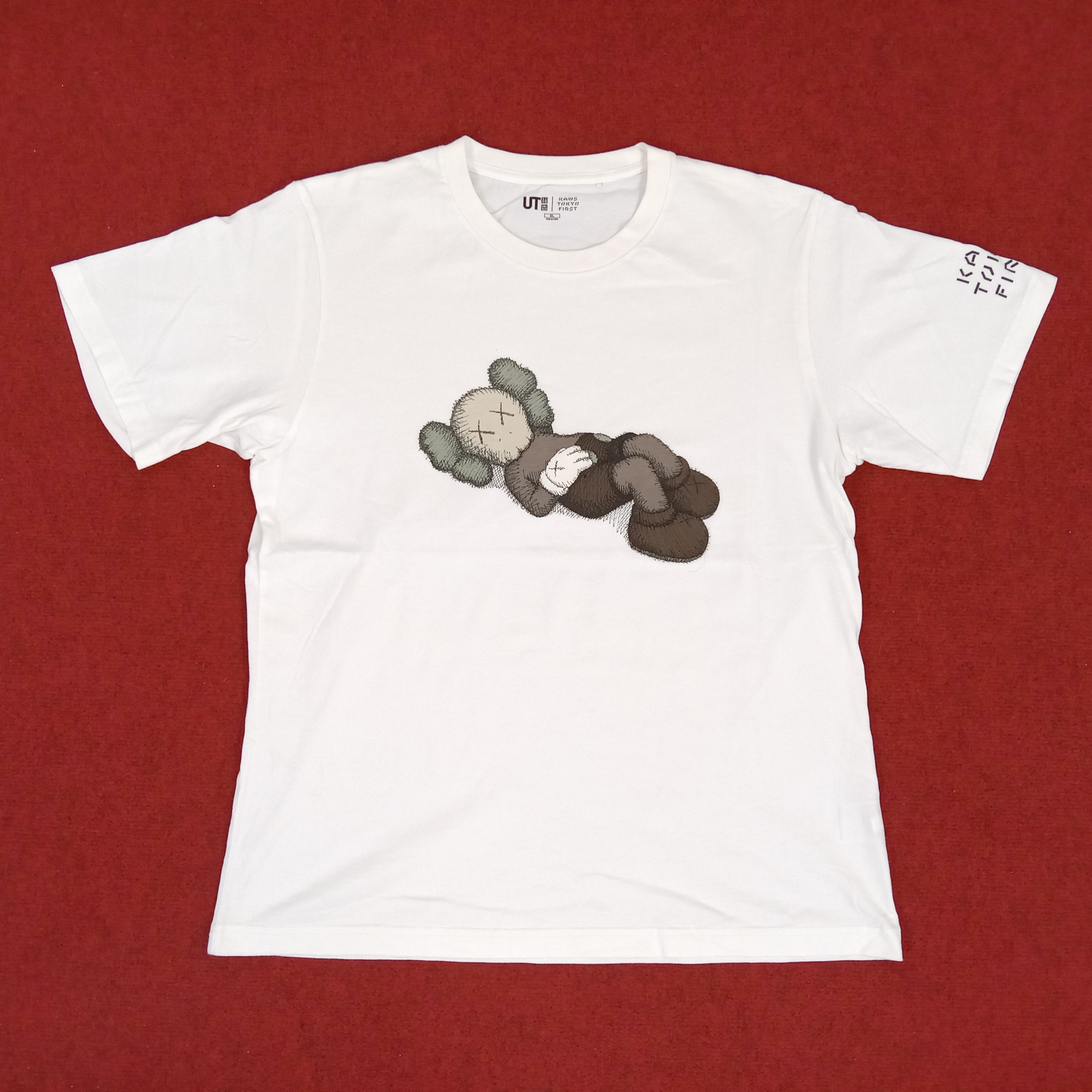 Japanese Brand × Kaws Kaws X Japanese Brand Streetwear Center Design Tshirt Size US L / EU 52-54 / 3 - 1 Thumbnail