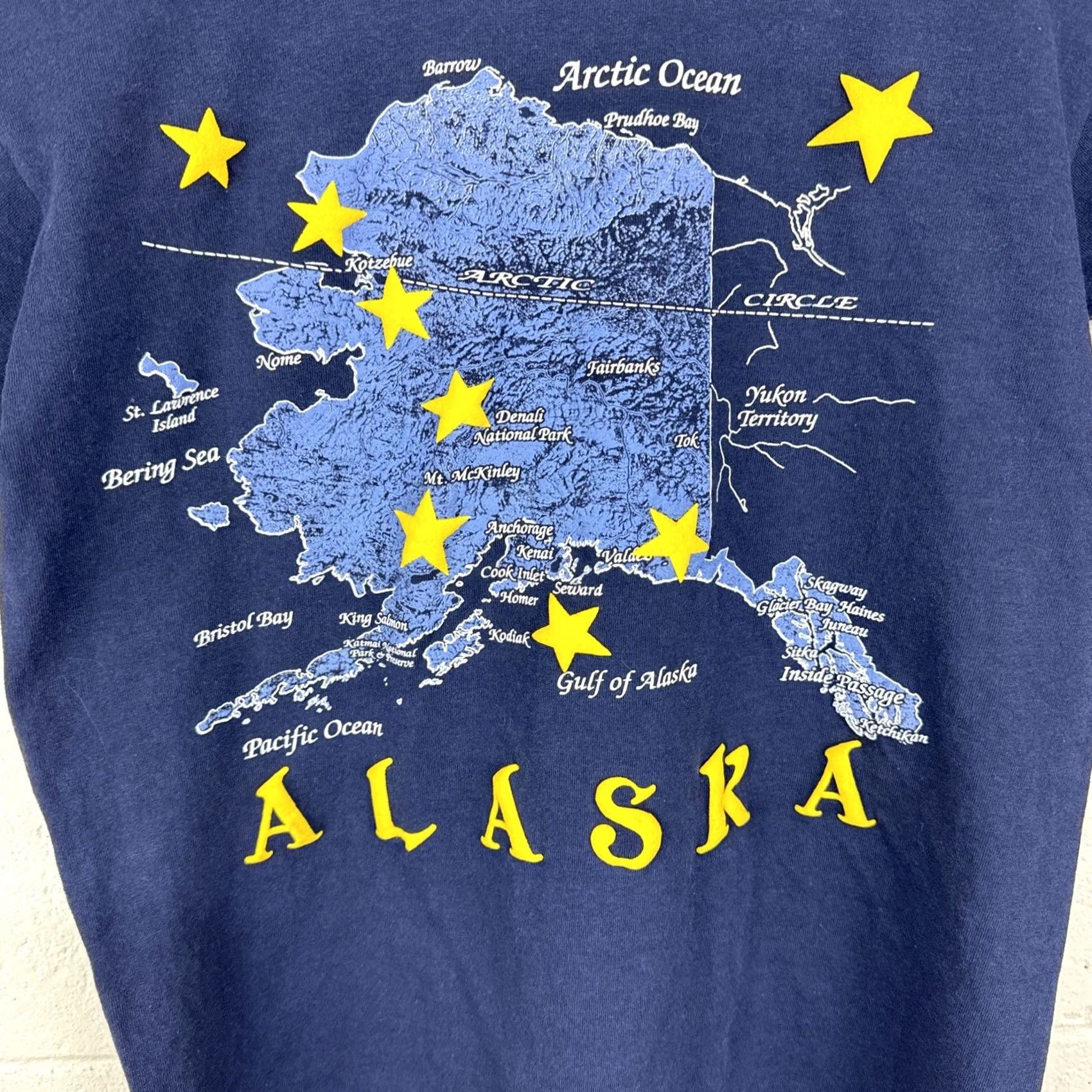 Vintage VINTAGE Alaska T Shirt Navy Blue State Map Graphic Tee Small Puff Print Made USA 90s Mens S Size US S / EU 44-46 / 1 - 2 Thumbnail